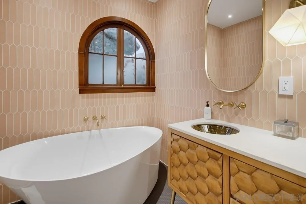 https://cdn.realtyfeed.com/cdn/127/260023519/e6aae5df1fbd4125ca664858251ed64f.webp