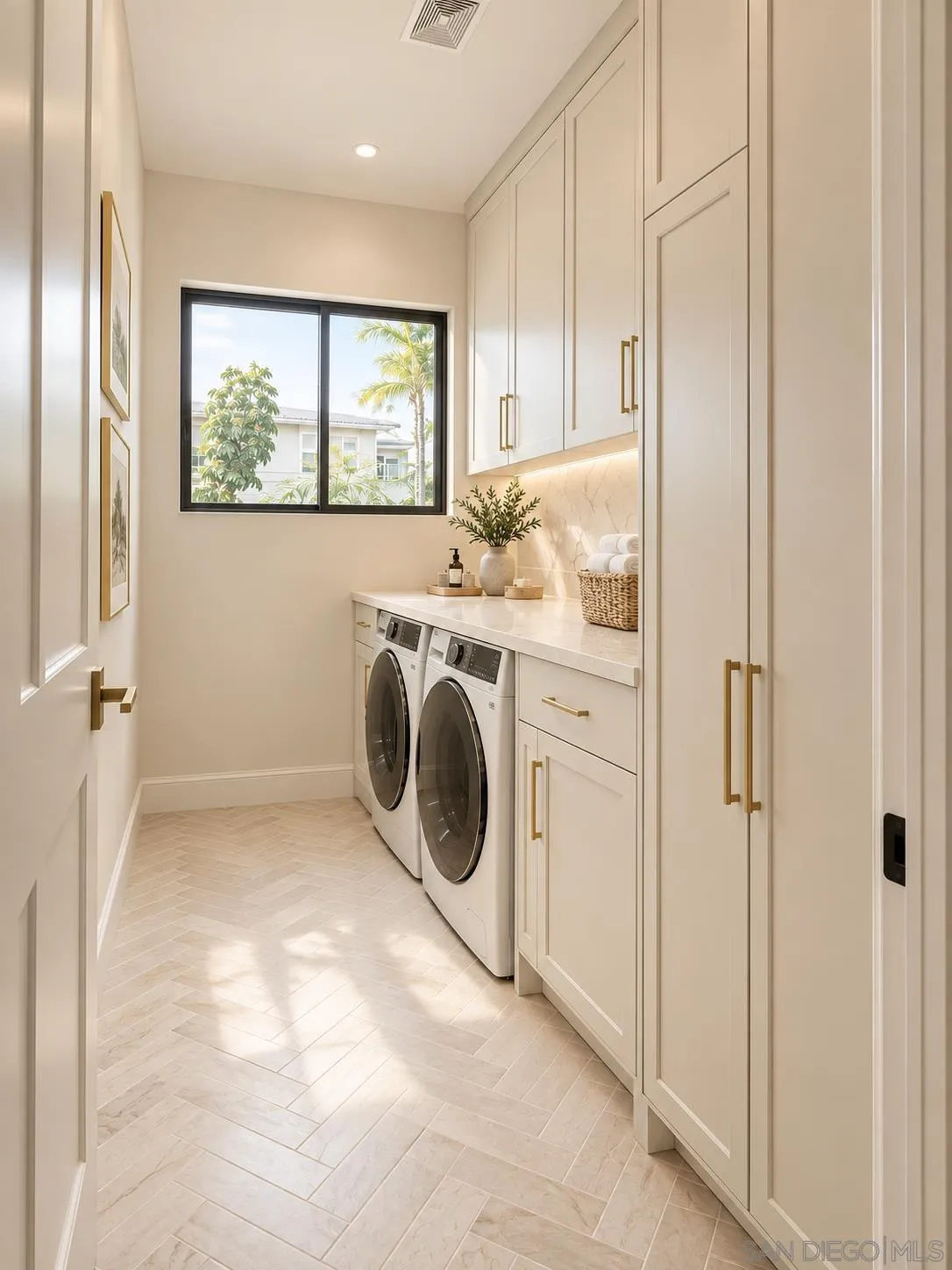 https://cdn.realtyfeed.com/cdn/127/260023523/08b2bb95df546e82a1e091ac1052a5d9.webp