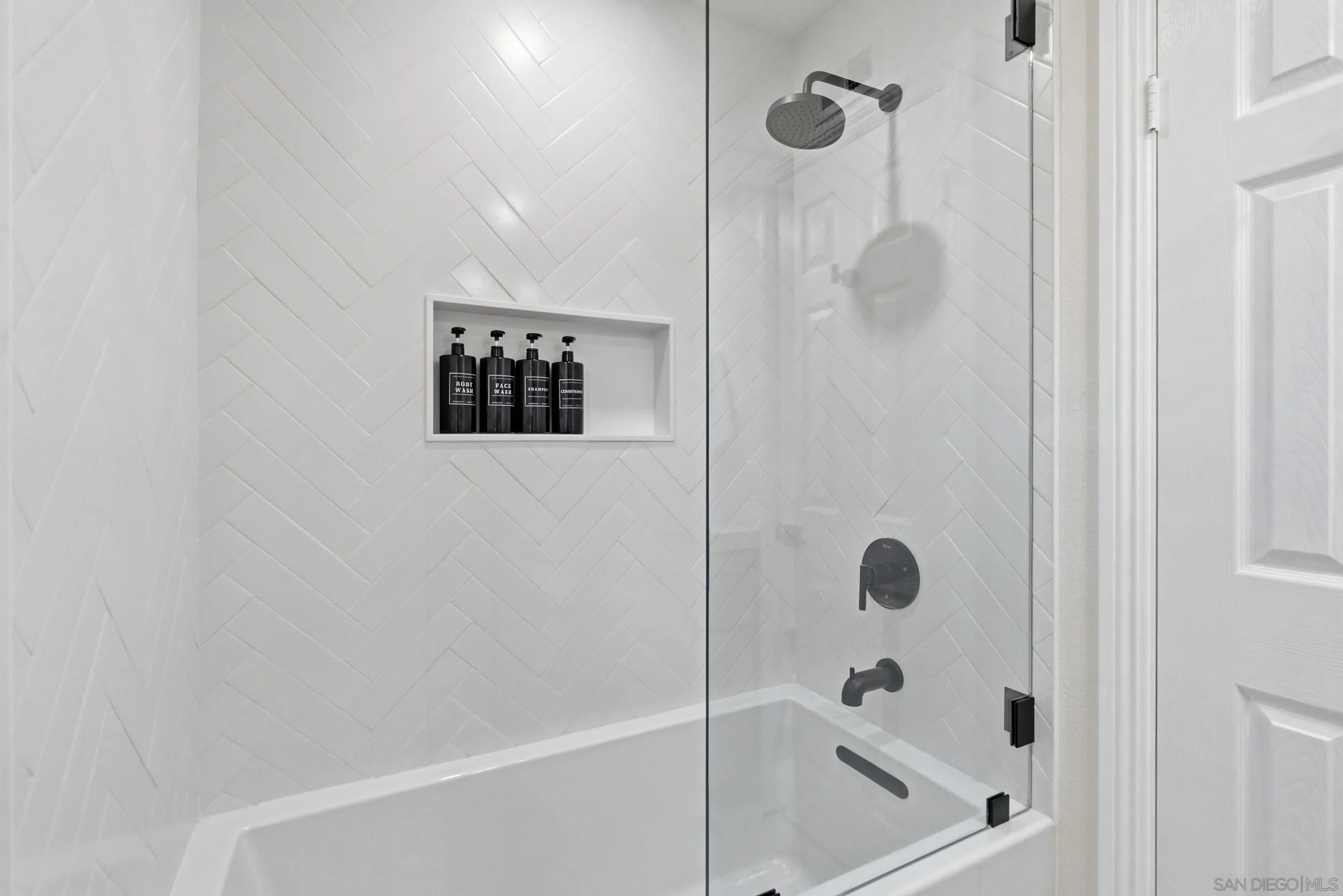 https://cdn.realtyfeed.com/cdn/127/260023526/058c83602a365c4b8b367f1cce43f7e6.webp