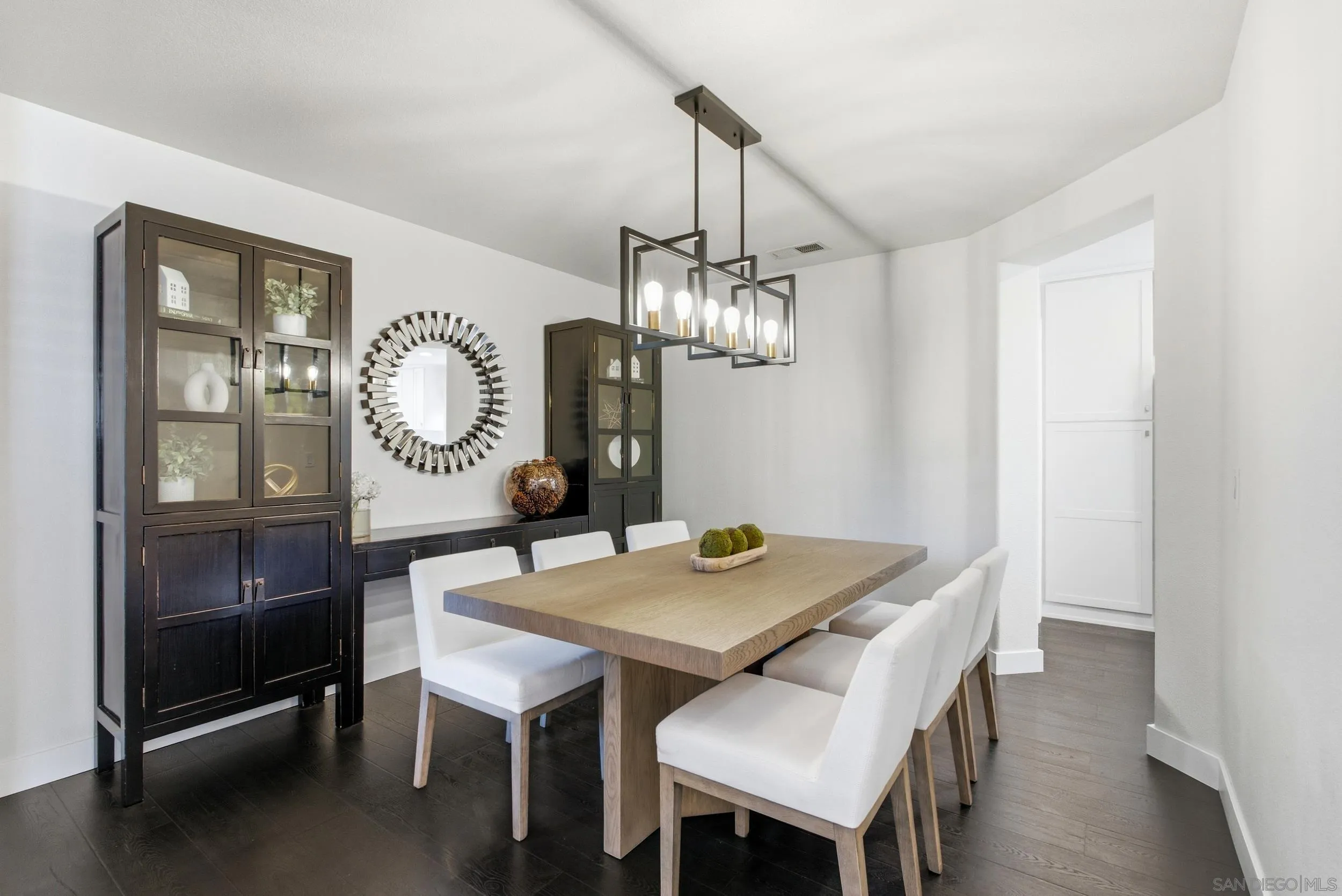 https://cdn.realtyfeed.com/cdn/127/260023526/0d2272674f77bfb6e65c14bb9aeb6678.webp
