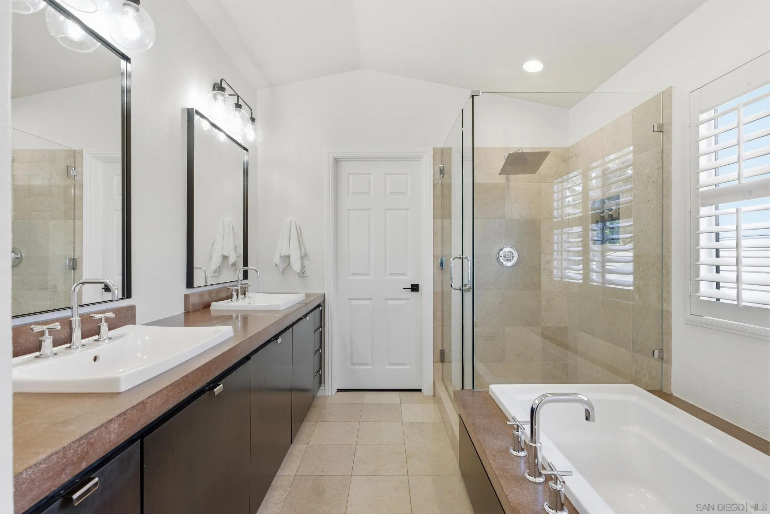 https://cdn.realtyfeed.com/cdn/127/260023526/18df761638901d4e466dbc7288733d40.webp