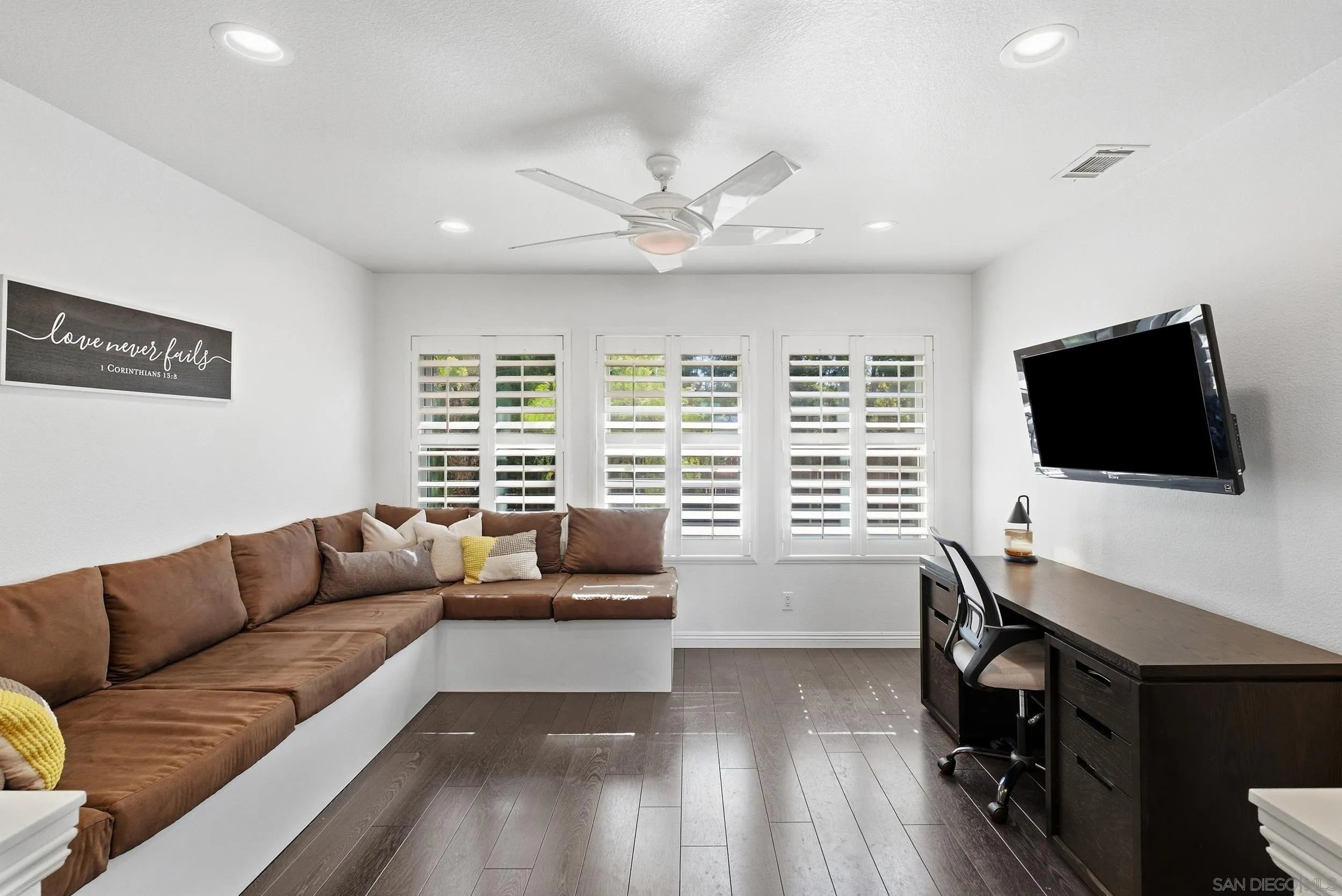 https://cdn.realtyfeed.com/cdn/127/260023526/1d5caaf9cf0fa0a809bf71d1b19f15de.webp