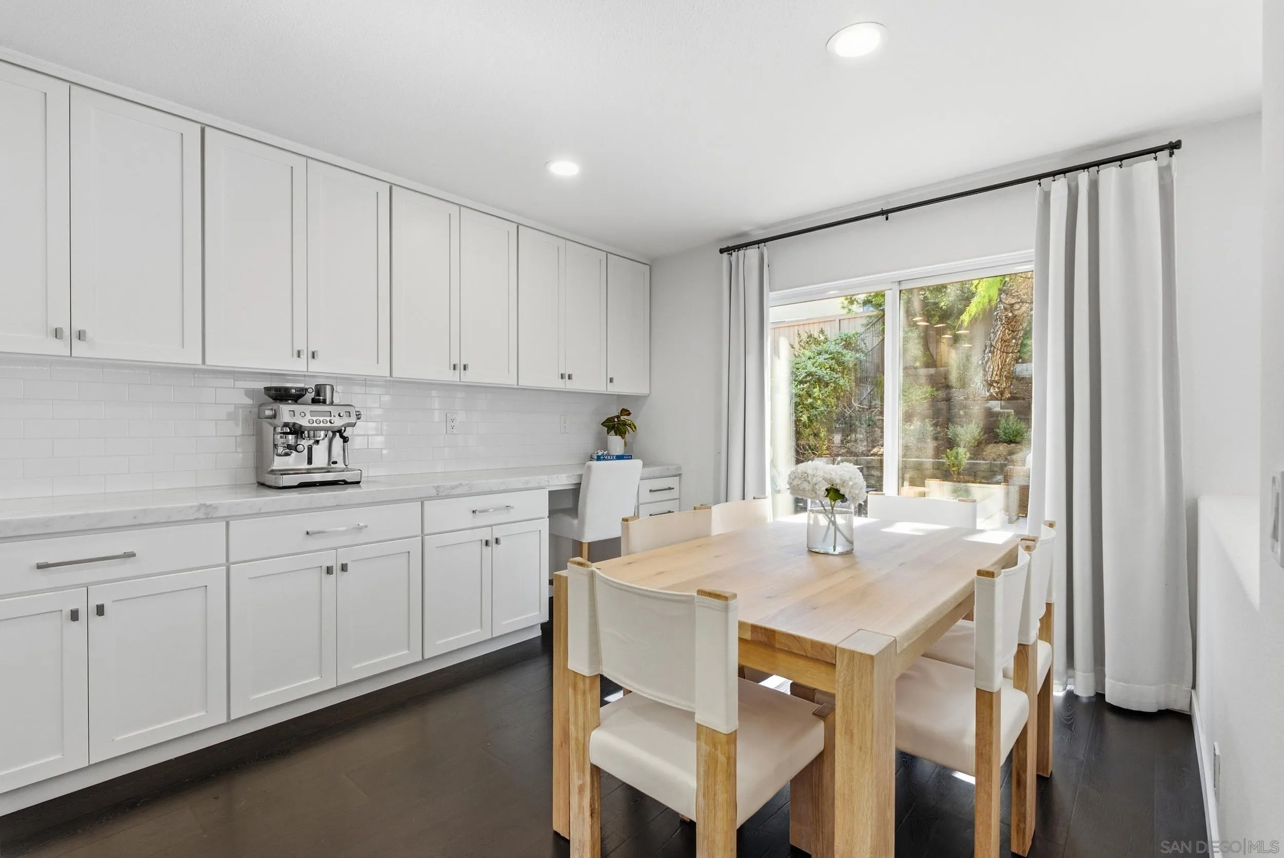 https://cdn.realtyfeed.com/cdn/127/260023526/28f4f7a23ebbde1fb926b5c6378195cd.webp