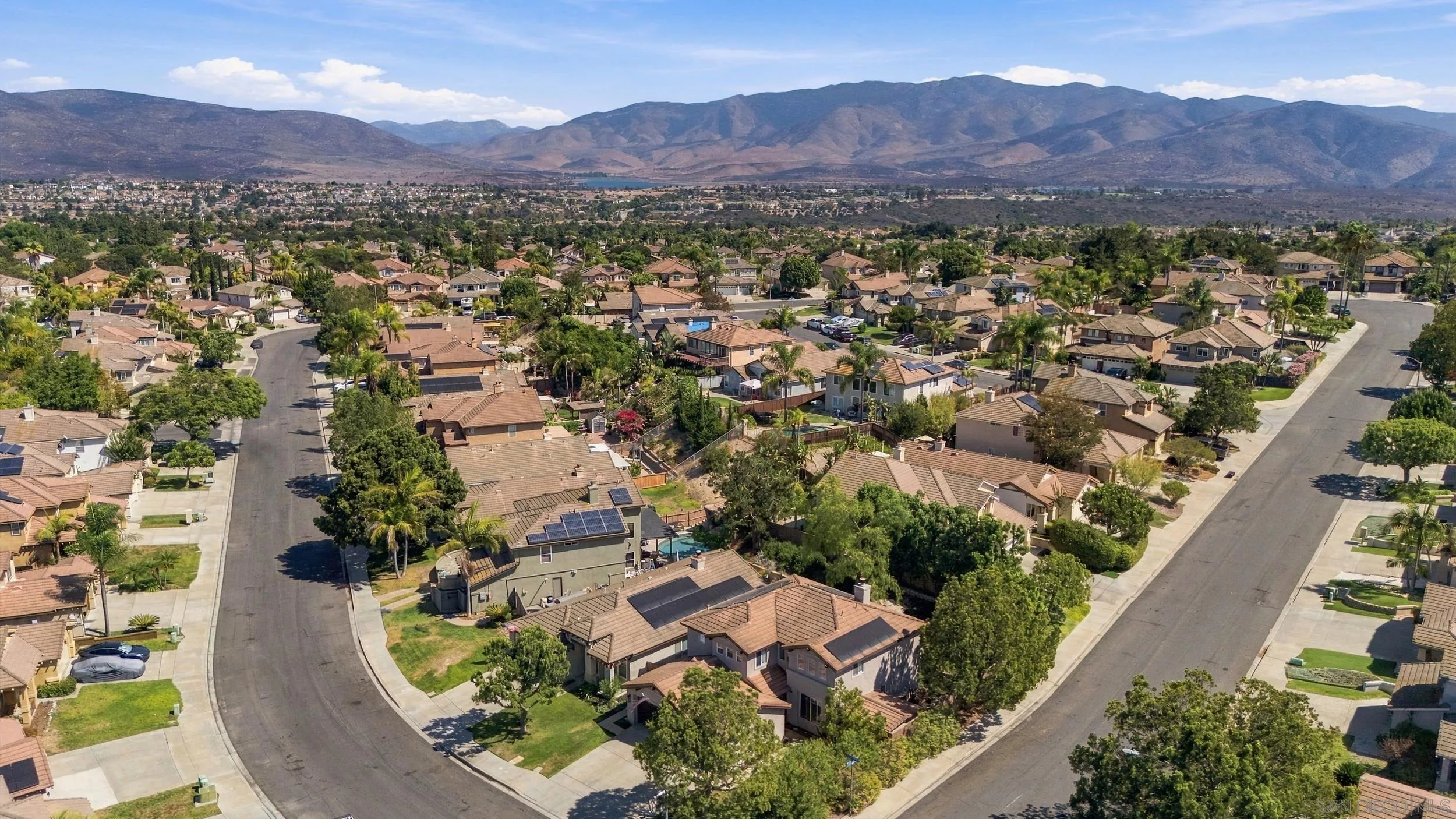 https://cdn.realtyfeed.com/cdn/127/260023526/67514aff5b7a868bc2595ad3cb664b04.webp