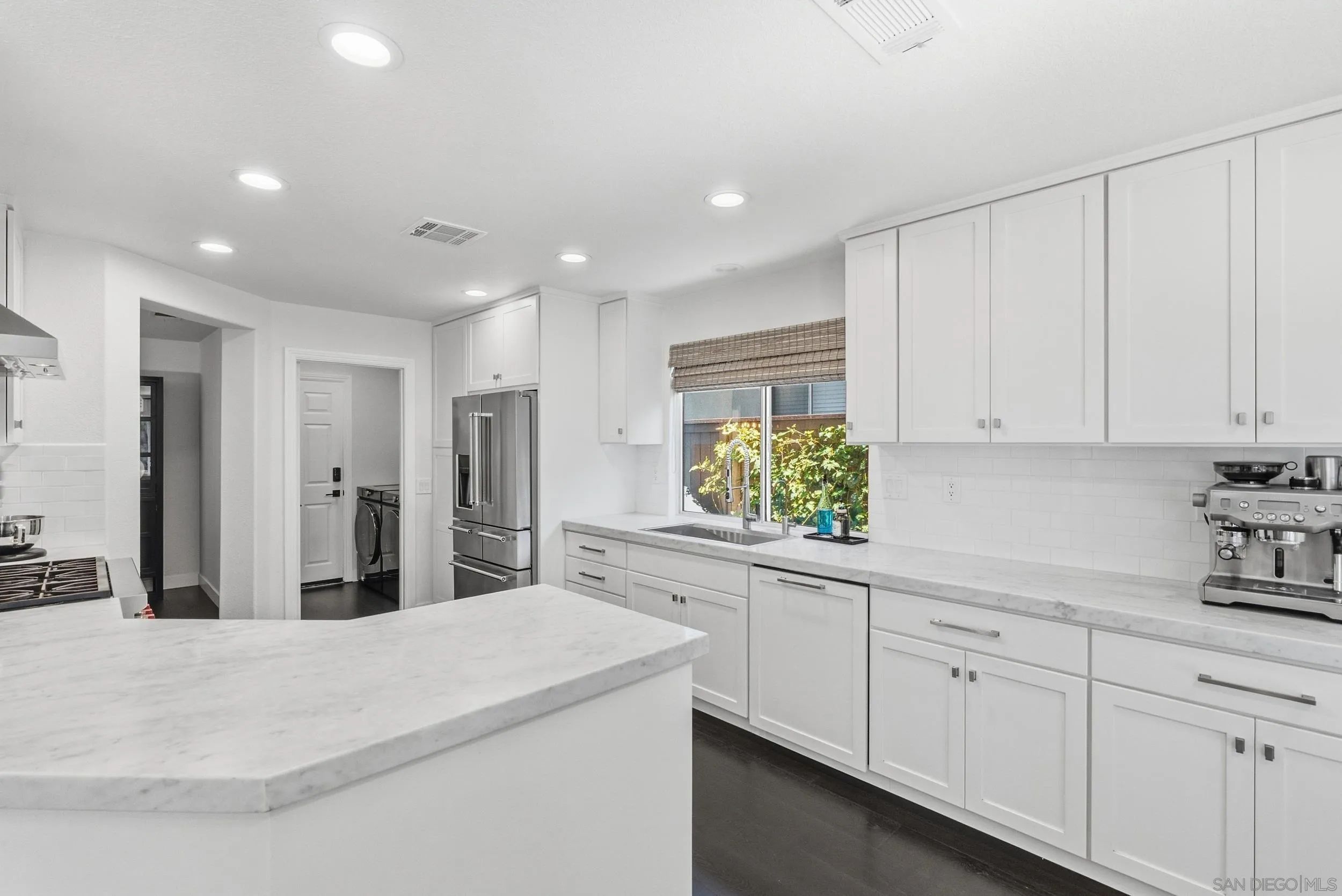 https://cdn.realtyfeed.com/cdn/127/260023526/7294f7184bf1c9ae4607d5872d7160a4.webp