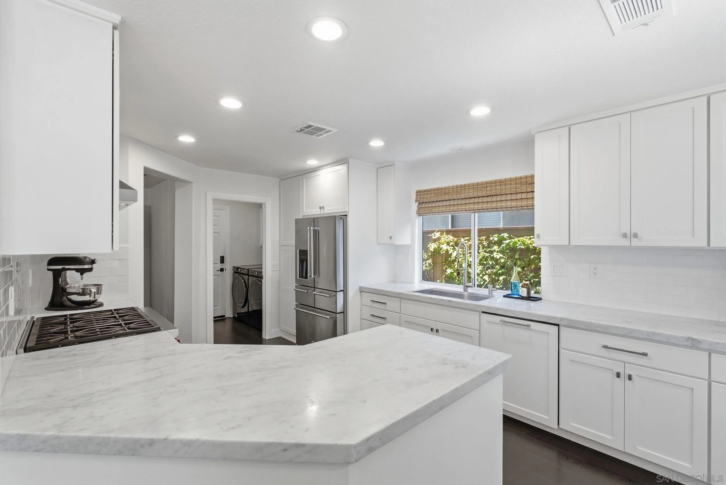 https://cdn.realtyfeed.com/cdn/127/260023526/90ae3e5e212ff9b25ed8ac4d3c998c88.webp