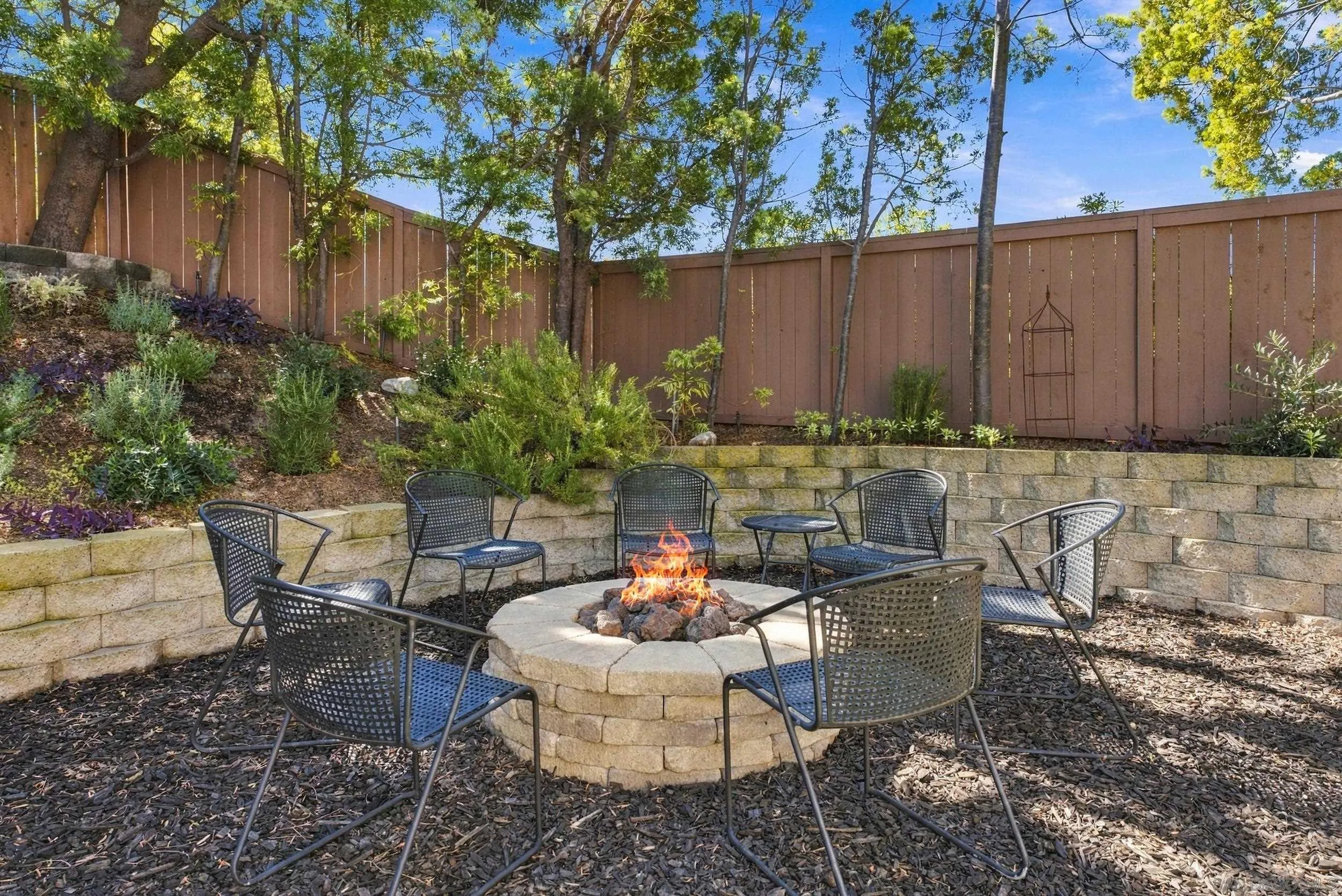 https://cdn.realtyfeed.com/cdn/127/260023526/dc6a64d8c2e9a70c71de25aeab5837a1.webp