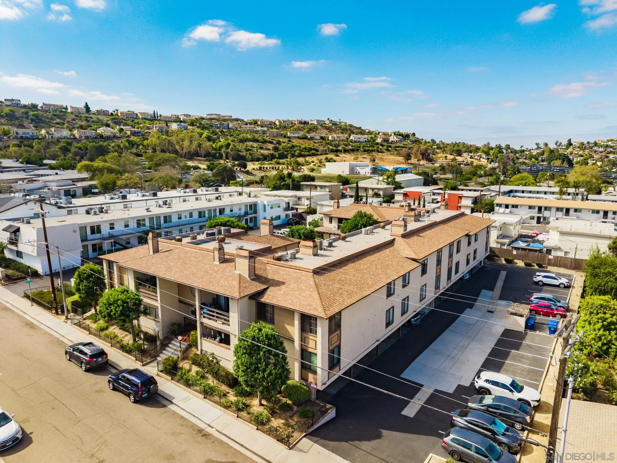https://cdn.realtyfeed.com/cdn/127/260023530/bda714664fe3a2a4e7c6dc59788ed7cd.webp