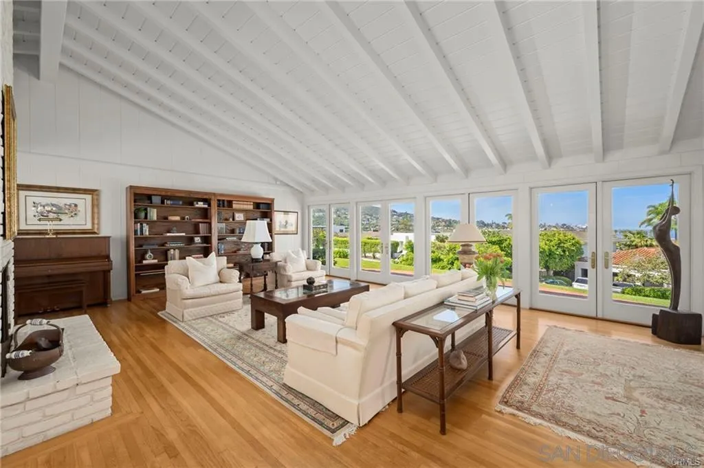 https://cdn.realtyfeed.com/cdn/127/260023536/01c6d121adf35846eed2343bfda3589a.webp