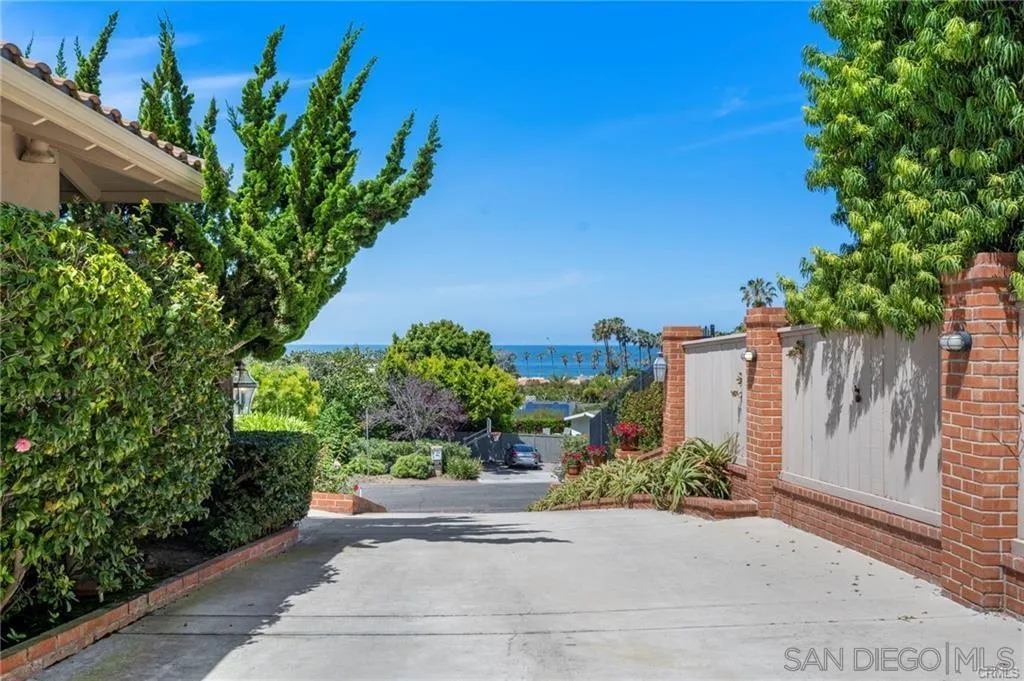 https://cdn.realtyfeed.com/cdn/127/260023536/dda9e64cc73604dcbded01df71697971.webp
