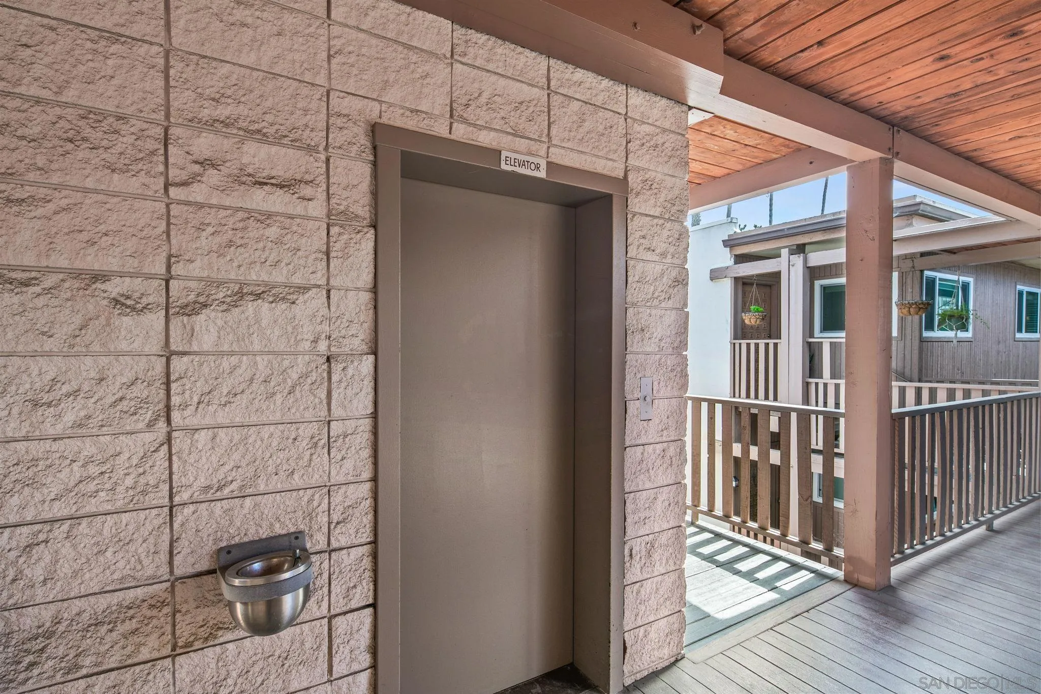 https://cdn.realtyfeed.com/cdn/127/260023547/86b723c734eecc8dc919e098f6d473a4.webp