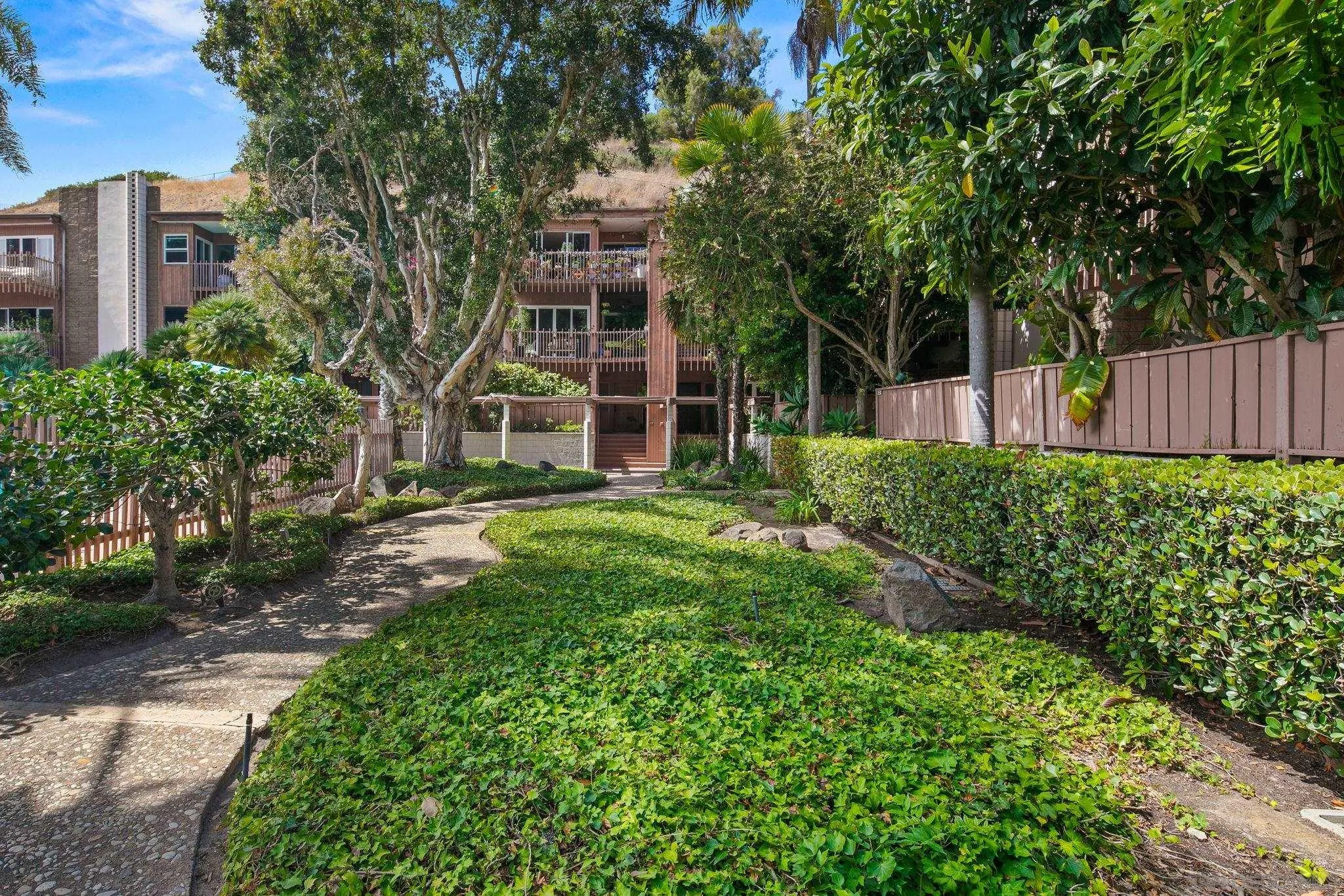 https://cdn.realtyfeed.com/cdn/127/260023547/b609c7e946e547c1f22be42ba5449688.webp