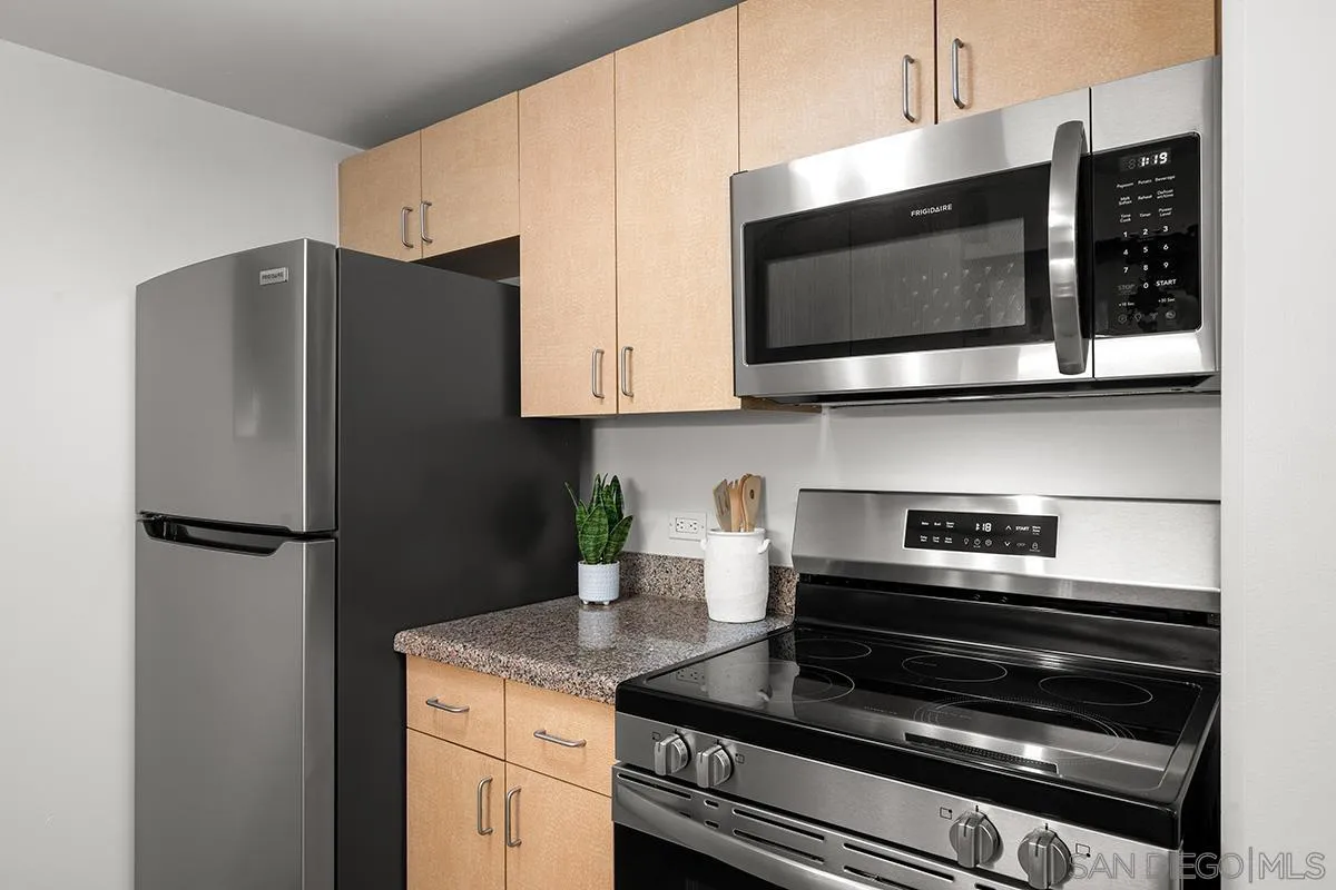 https://cdn.realtyfeed.com/cdn/127/260023550/b78d6fa9cc91bb3bdab34d149759bdbd.webp