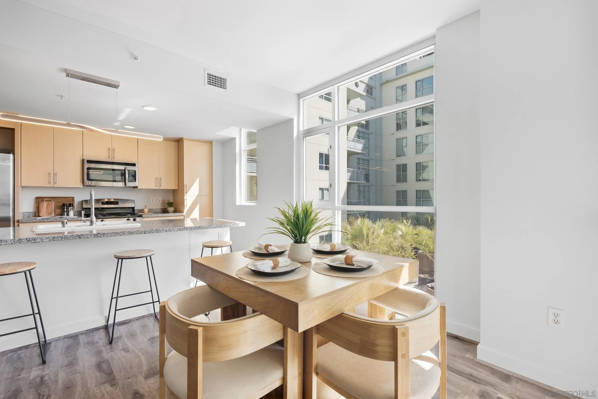 https://cdn.realtyfeed.com/cdn/127/260023553/893ac12b9fc9f1a91a182b7ef4c25b4f.webp