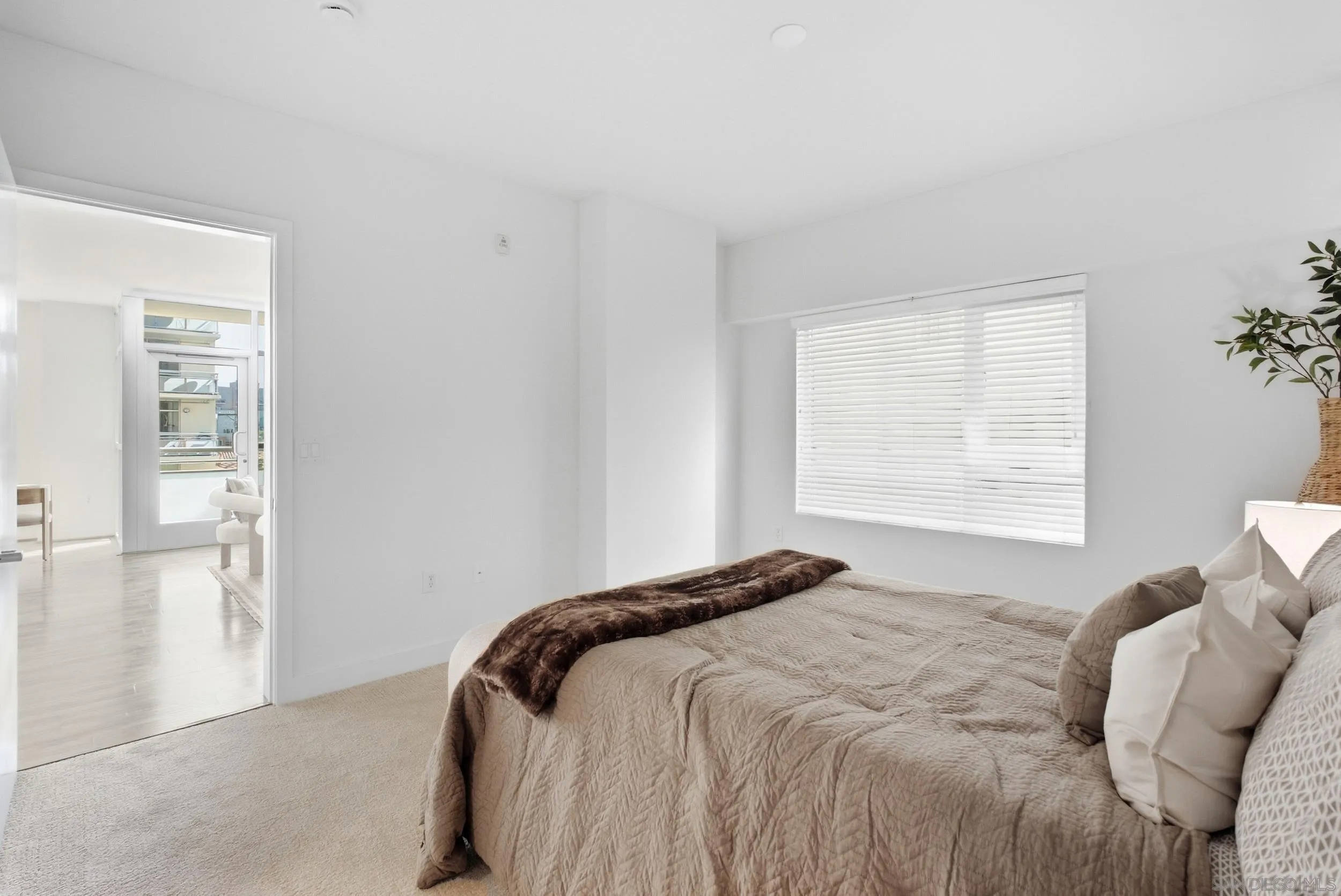 https://cdn.realtyfeed.com/cdn/127/260023553/cd6b8a2111df29beff4d5c01e3924079.webp