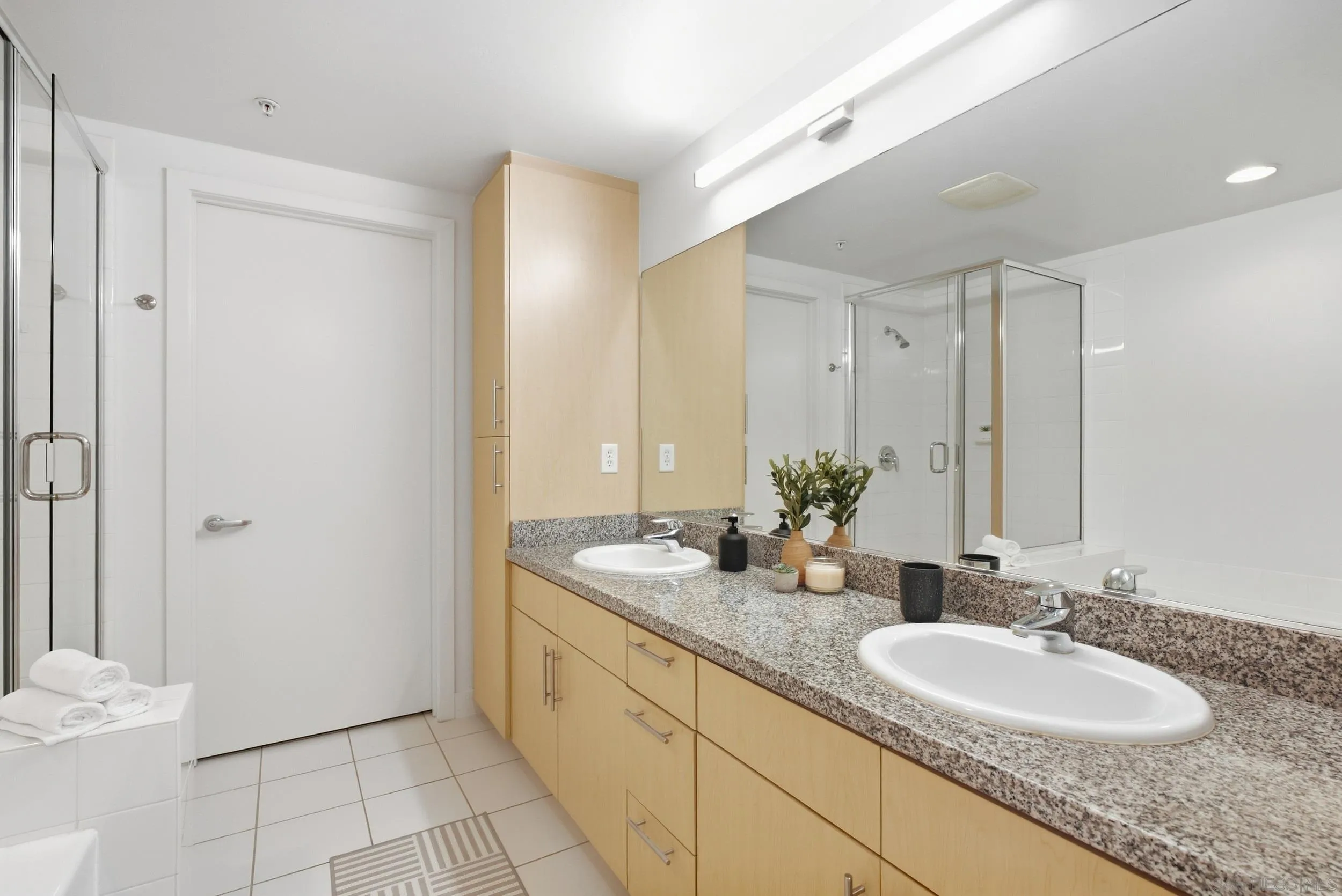 https://cdn.realtyfeed.com/cdn/127/260023553/cf4cbf13116366892b595abd51847290.webp
