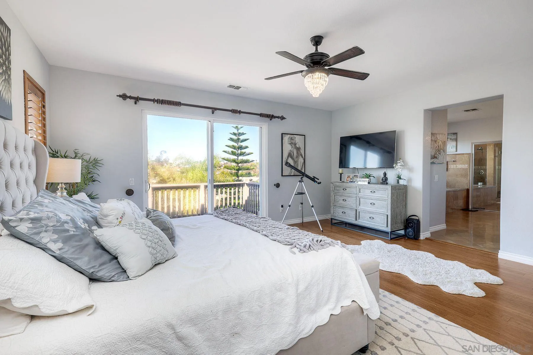 https://cdn.realtyfeed.com/cdn/127/260023560/27461ea7ec36e7fe21cbd03cefd2a157.webp