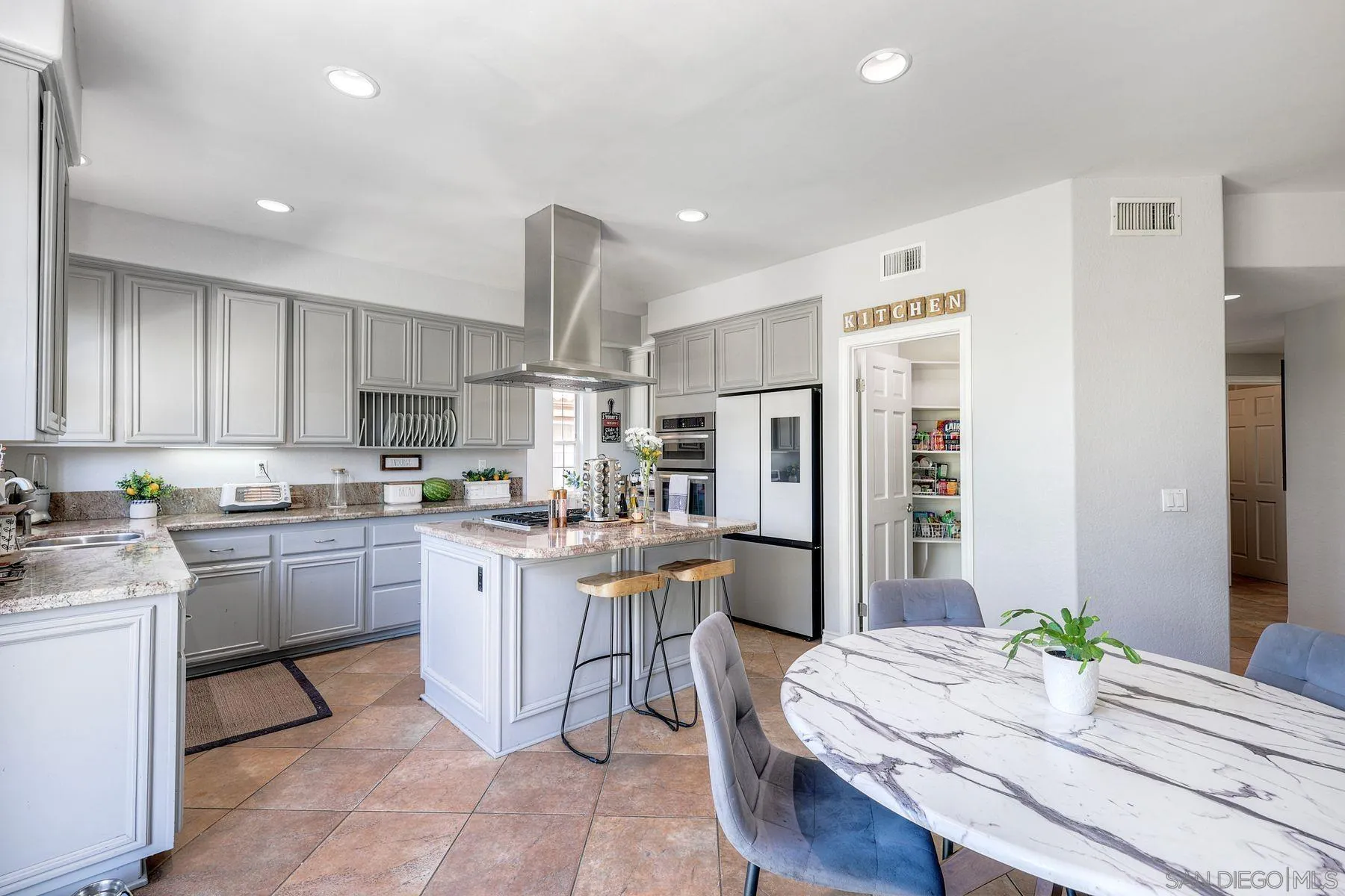 https://cdn.realtyfeed.com/cdn/127/260023560/81dd8338a3cc98dffbfb2cd11a53012f.webp