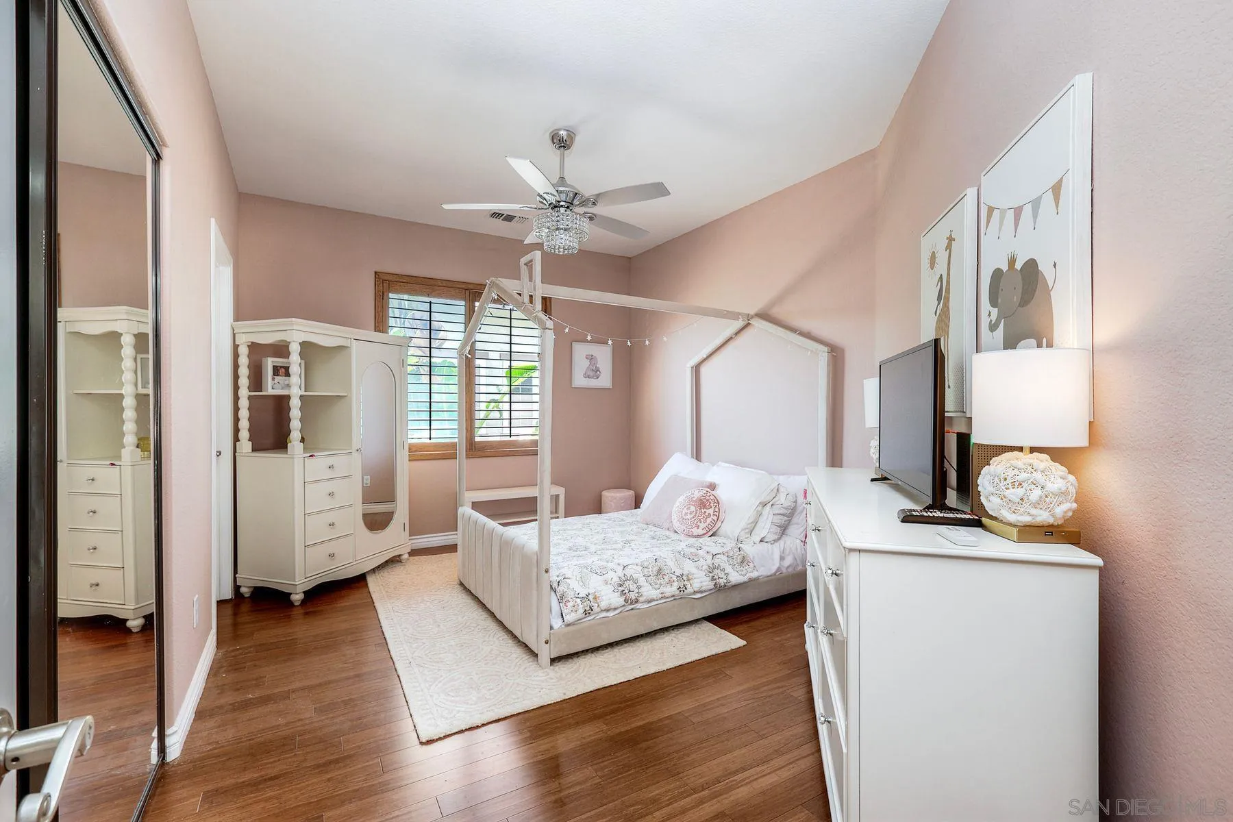 https://cdn.realtyfeed.com/cdn/127/260023560/bed4f6d604117d4b765d874c63f7767a.webp