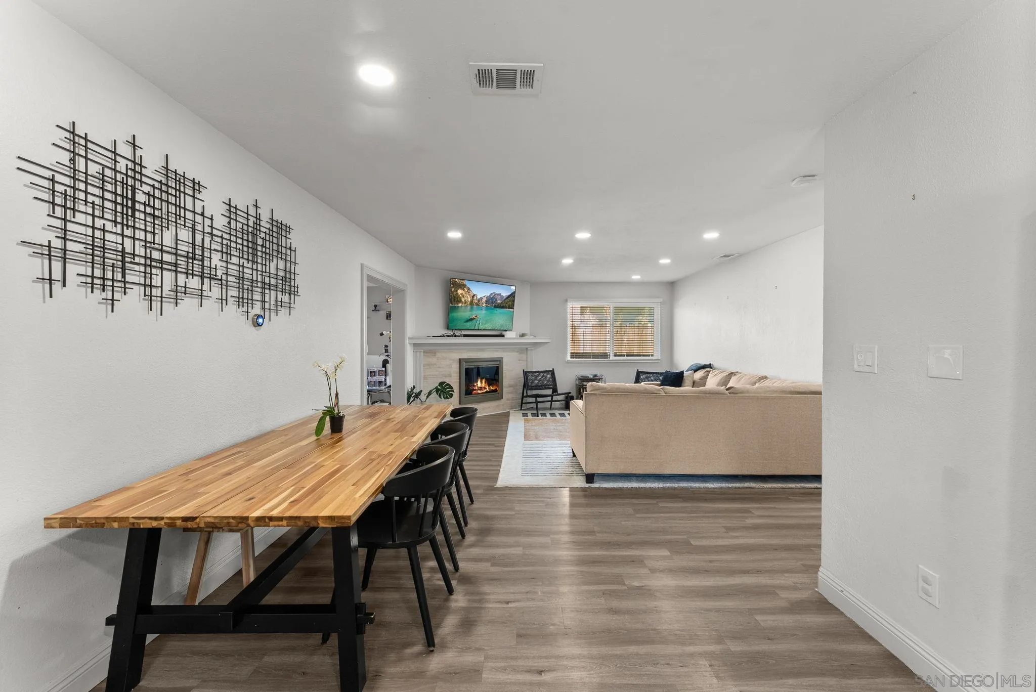 https://cdn.realtyfeed.com/cdn/127/260023565/1c3bac2194e4b5b692c4682260632288.webp