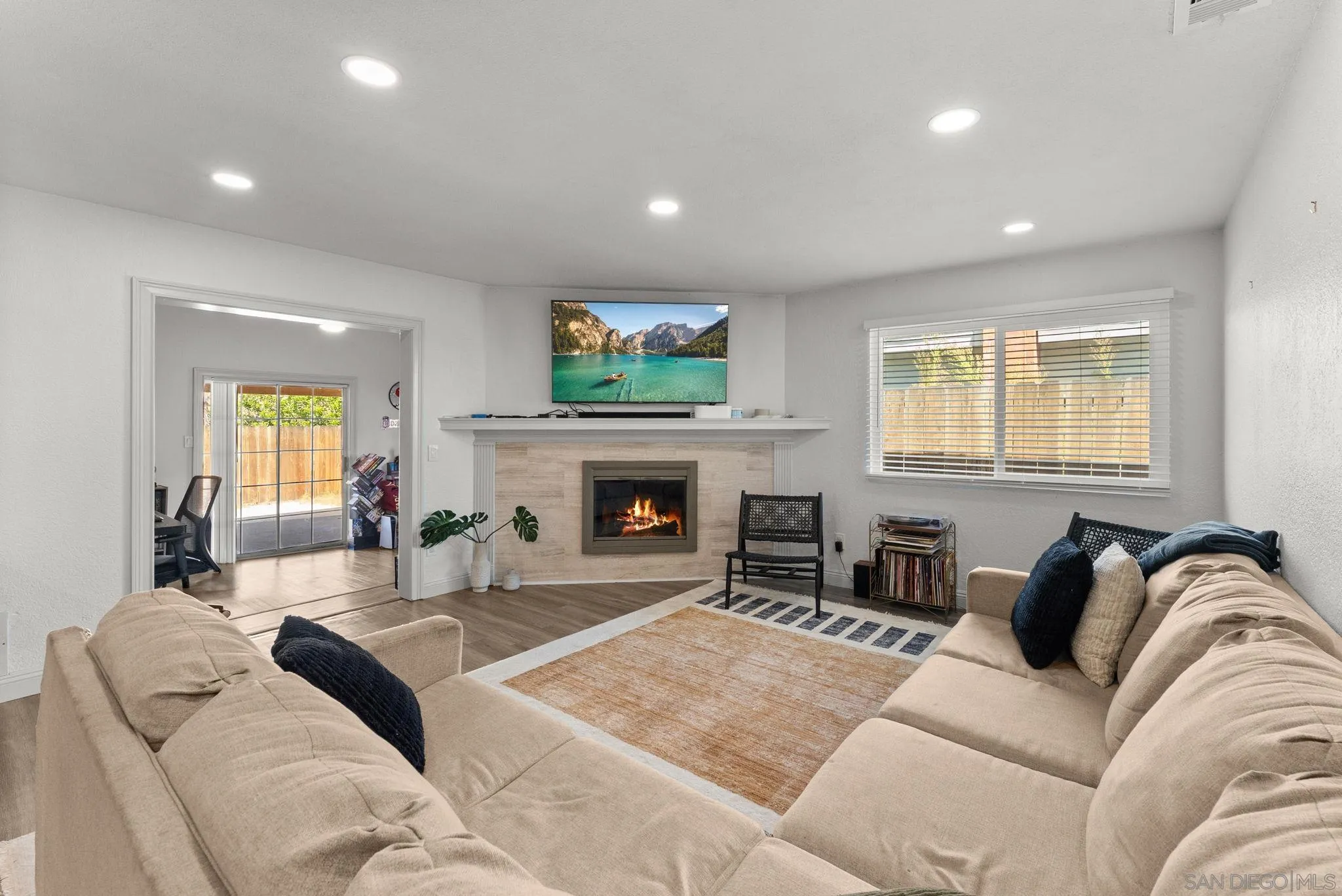 https://cdn.realtyfeed.com/cdn/127/260023565/564ff8bb3025bd533a7a047e99597843.webp