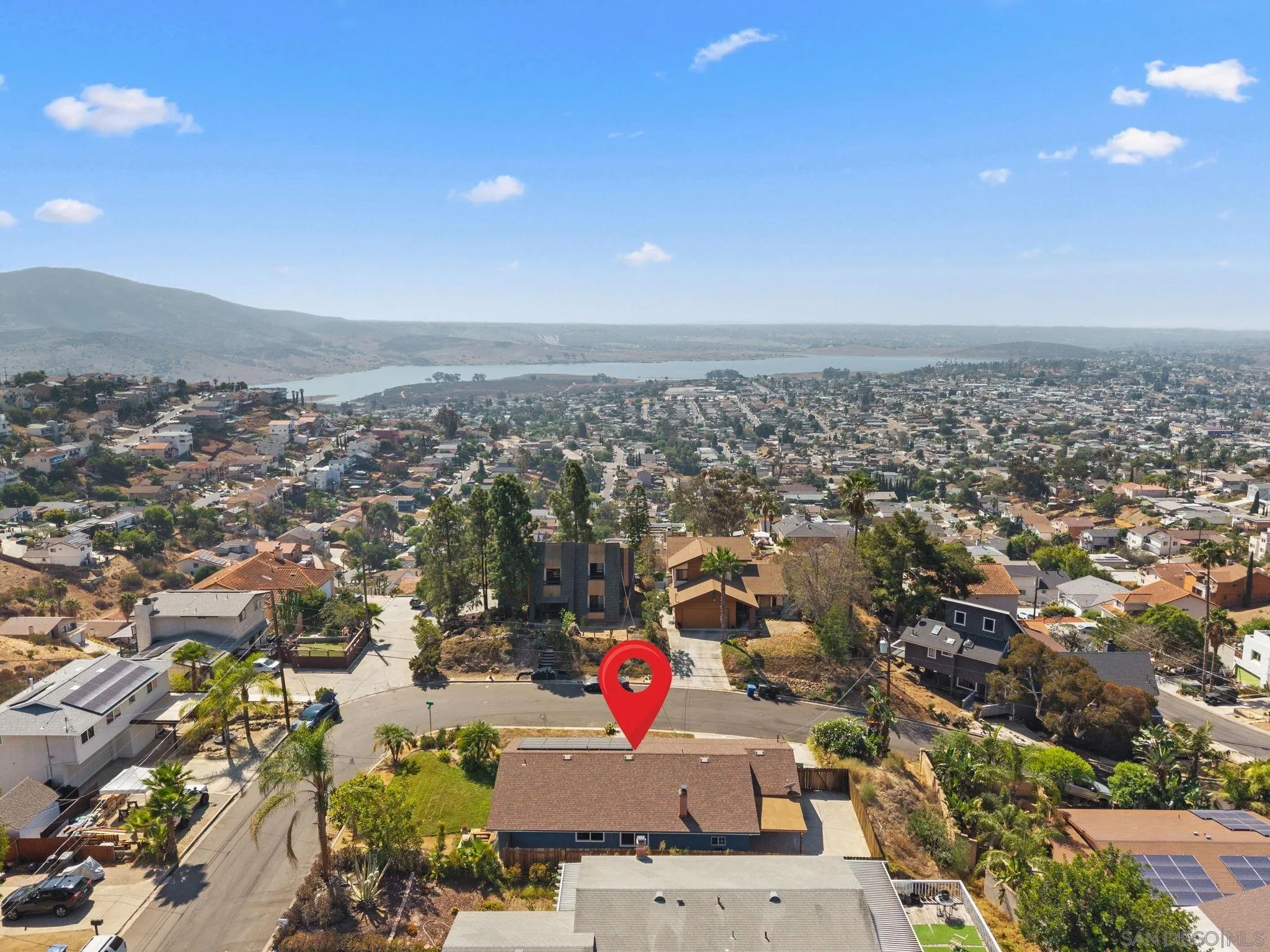 https://cdn.realtyfeed.com/cdn/127/260023565/681f6ff8aacea1a786fd6d40b6f99963.webp