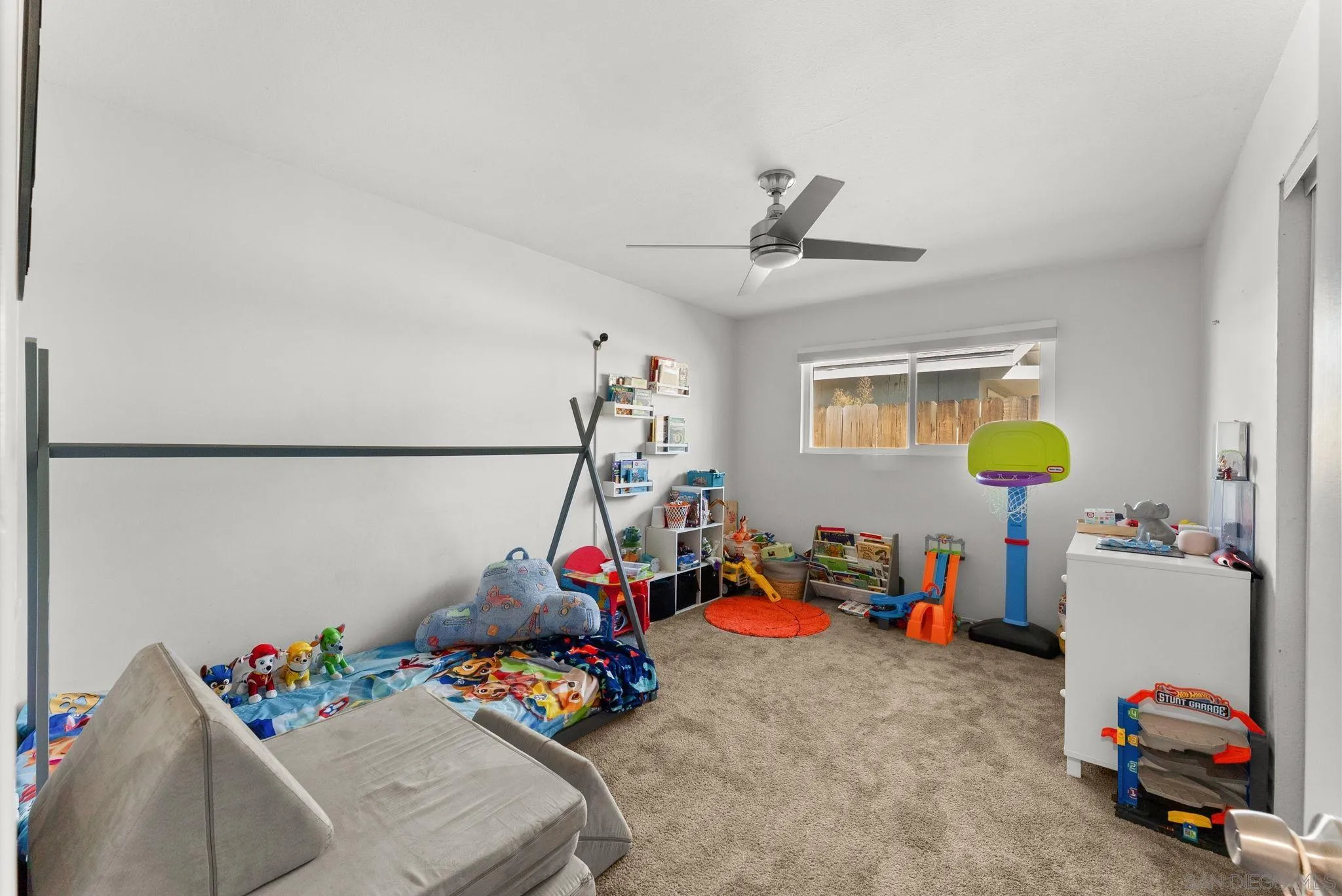 https://cdn.realtyfeed.com/cdn/127/260023565/733926f323e45d6ee8807374221b6670.webp