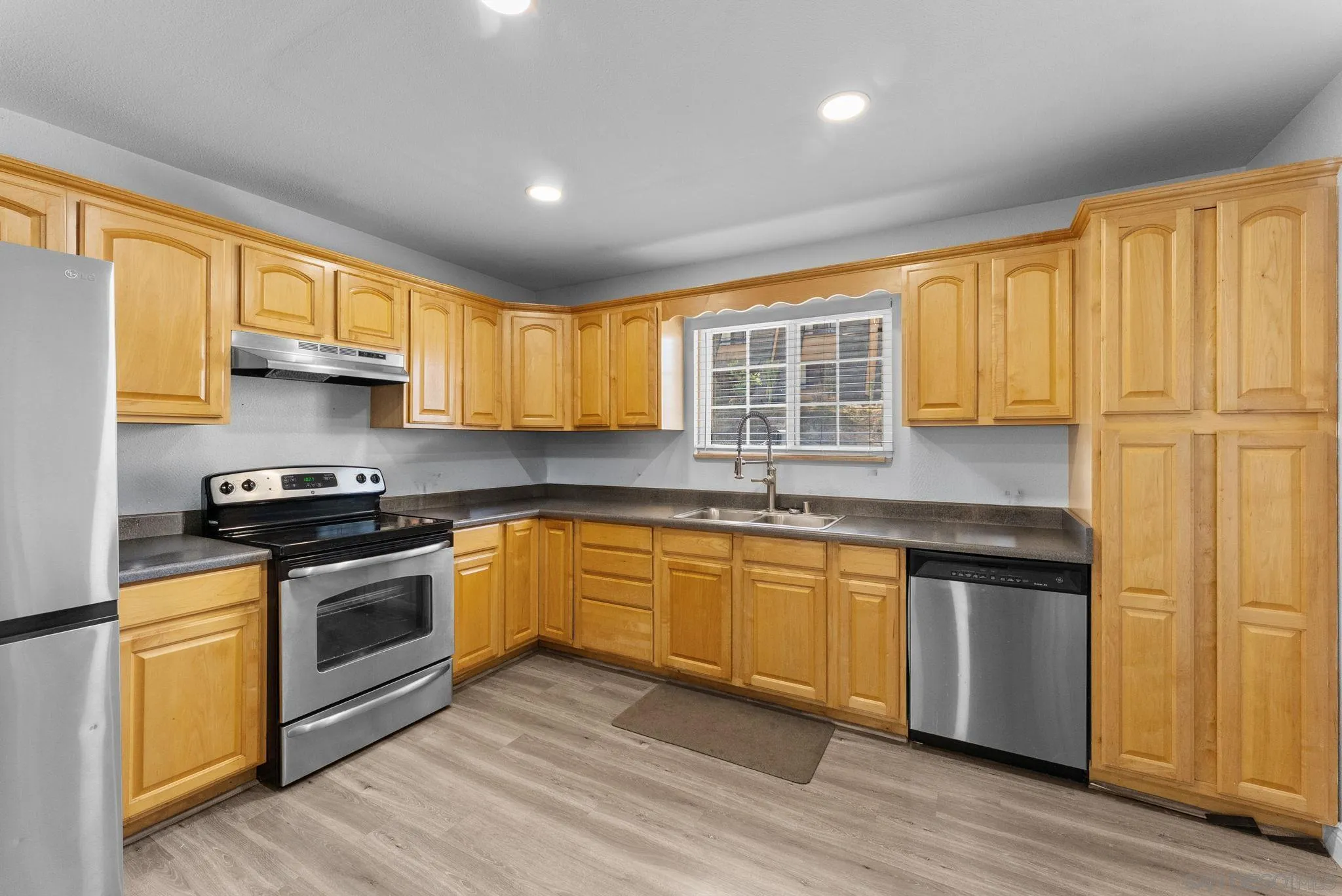 https://cdn.realtyfeed.com/cdn/127/260023565/7b7faba941228a0392954204b7641c94.webp