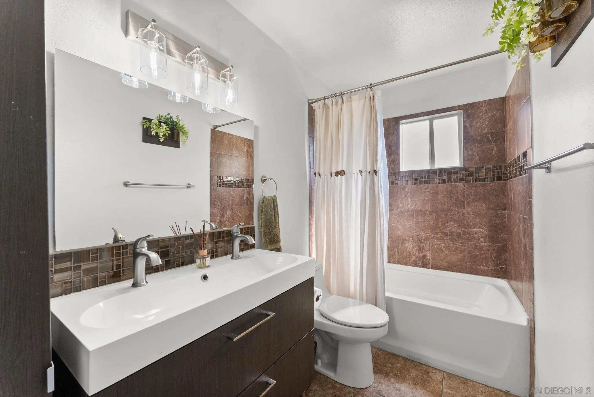 https://cdn.realtyfeed.com/cdn/127/260023565/804986e75e6d2a0dfc65aac3863e677c.webp