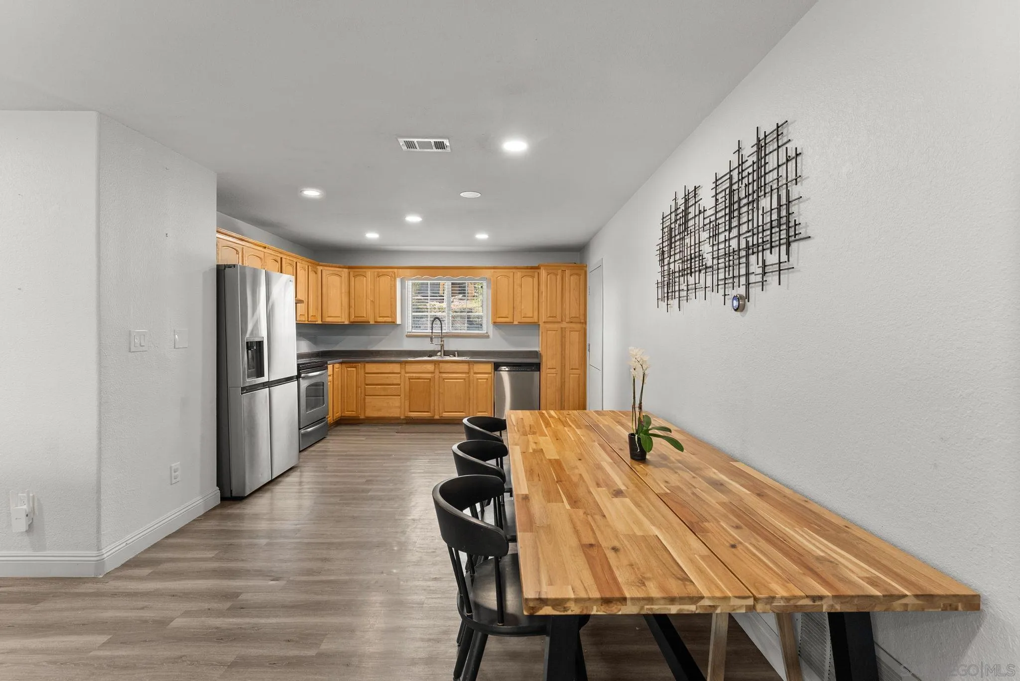 https://cdn.realtyfeed.com/cdn/127/260023565/ea3dfe4eacabac611f292f13522f559a.webp