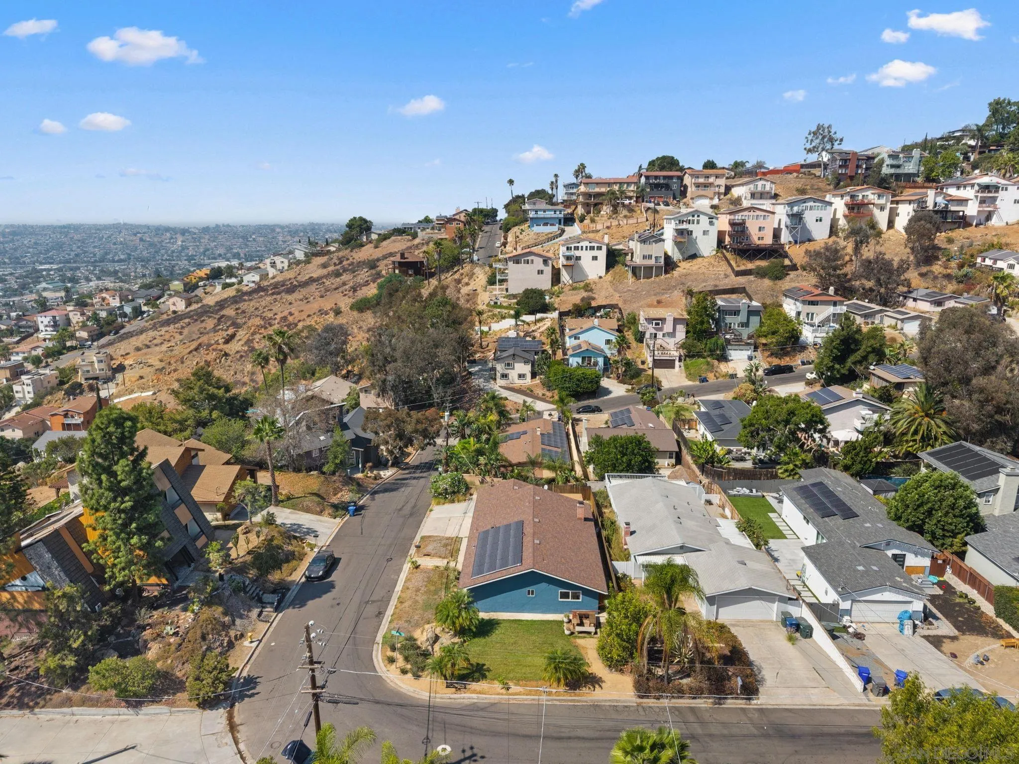 https://cdn.realtyfeed.com/cdn/127/260023565/f75c5a1f8f3457d7d9f15854929e7cf3.webp