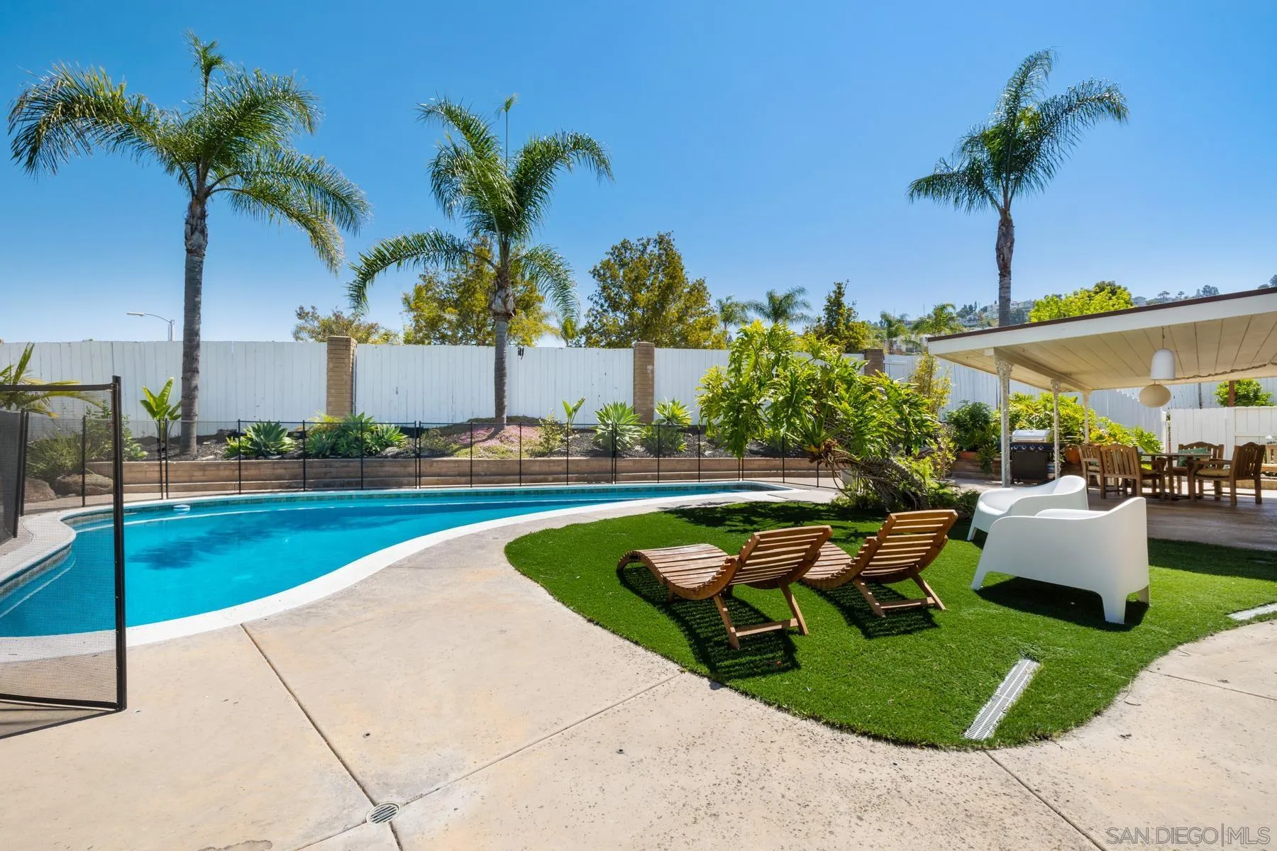 https://cdn.realtyfeed.com/cdn/127/260023571/43200b7f01cee065f07b2bd0e68a19c6.webp