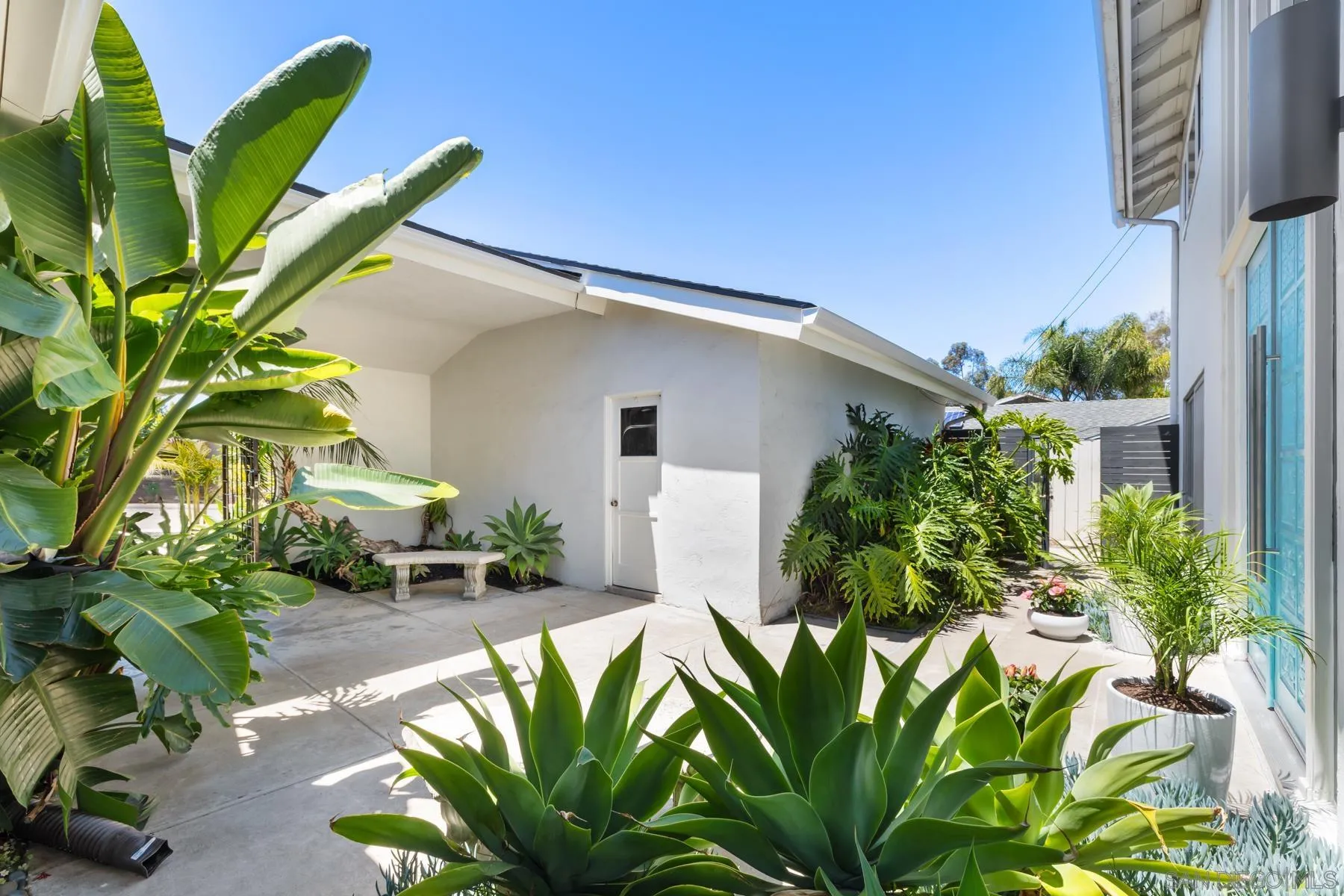 https://cdn.realtyfeed.com/cdn/127/260023571/5c281a309c9c053534cc10ced4e9682a.webp