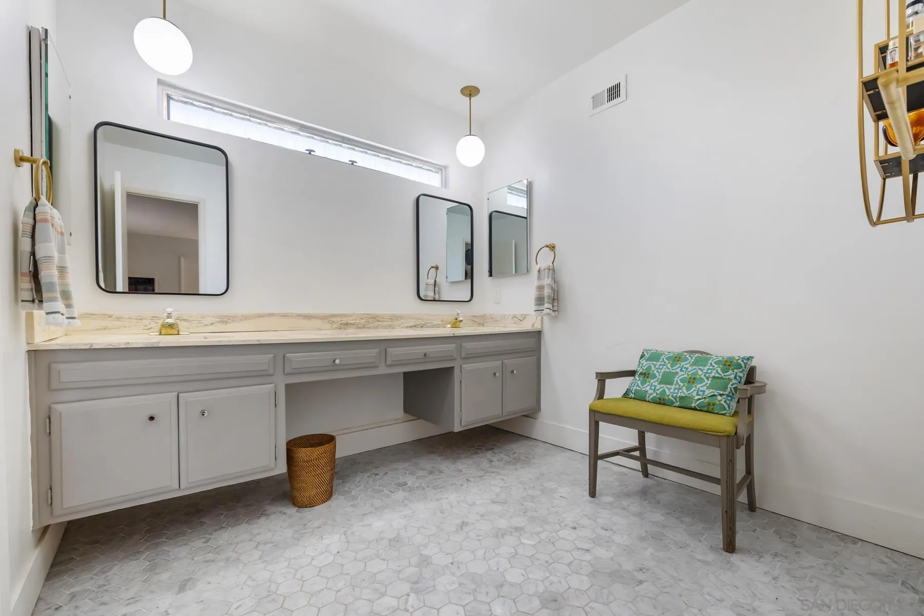 https://cdn.realtyfeed.com/cdn/127/260023571/749b5c09bfcef5a7c20462d83ea8df90.webp