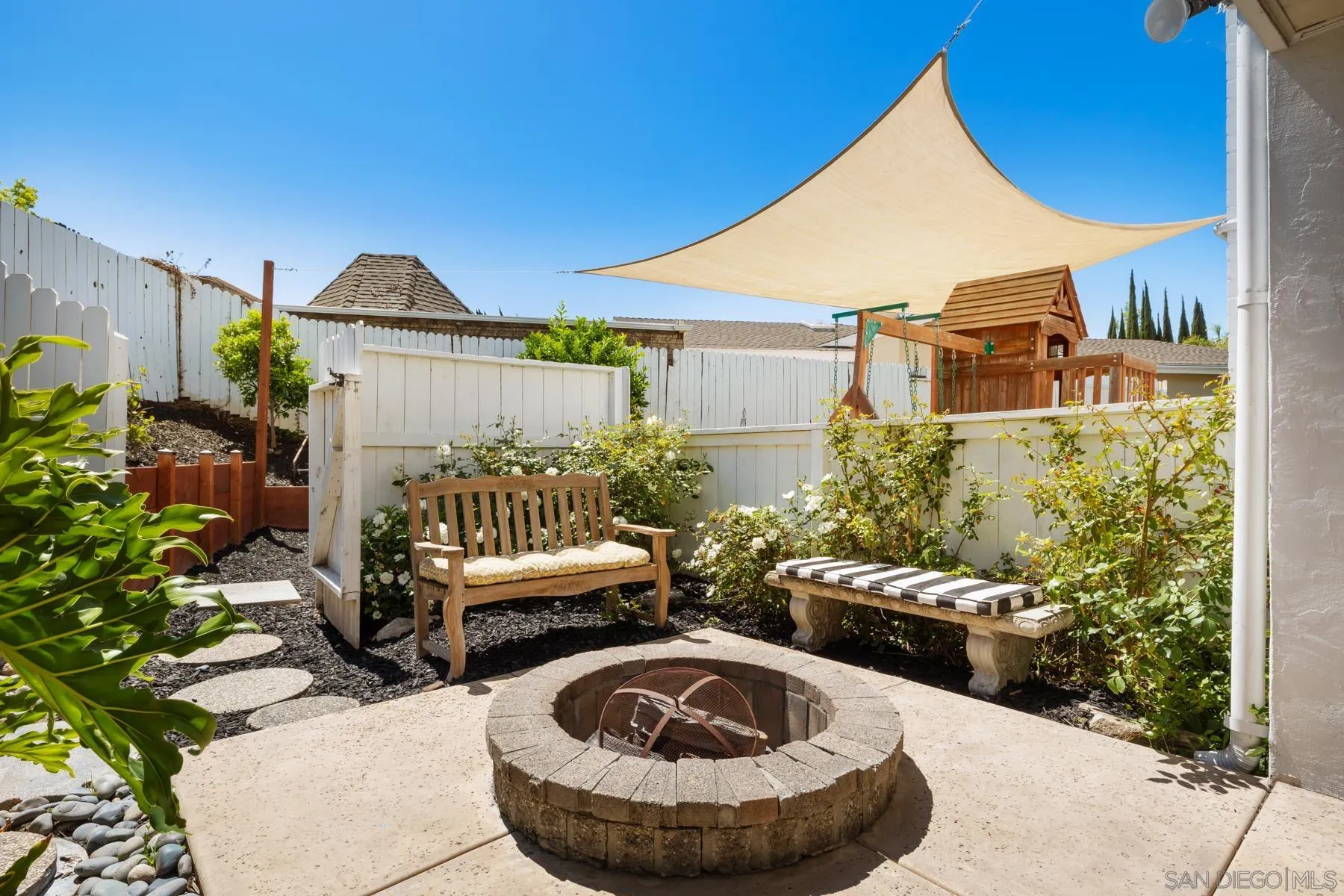 https://cdn.realtyfeed.com/cdn/127/260023571/923c06831d67c875eb718bd397e18755.webp