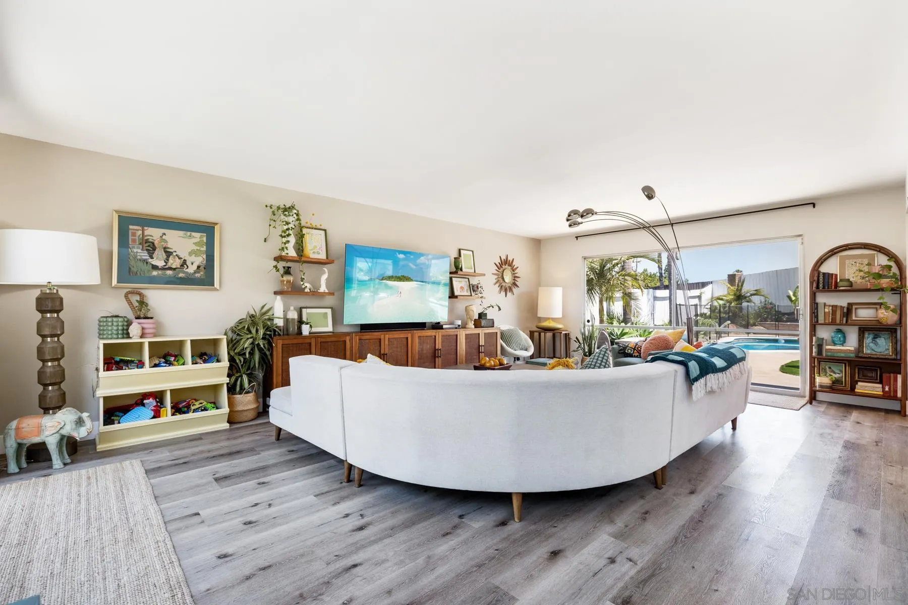 https://cdn.realtyfeed.com/cdn/127/260023571/ea5f95dbc623886be0b77ca98b31bd35.webp
