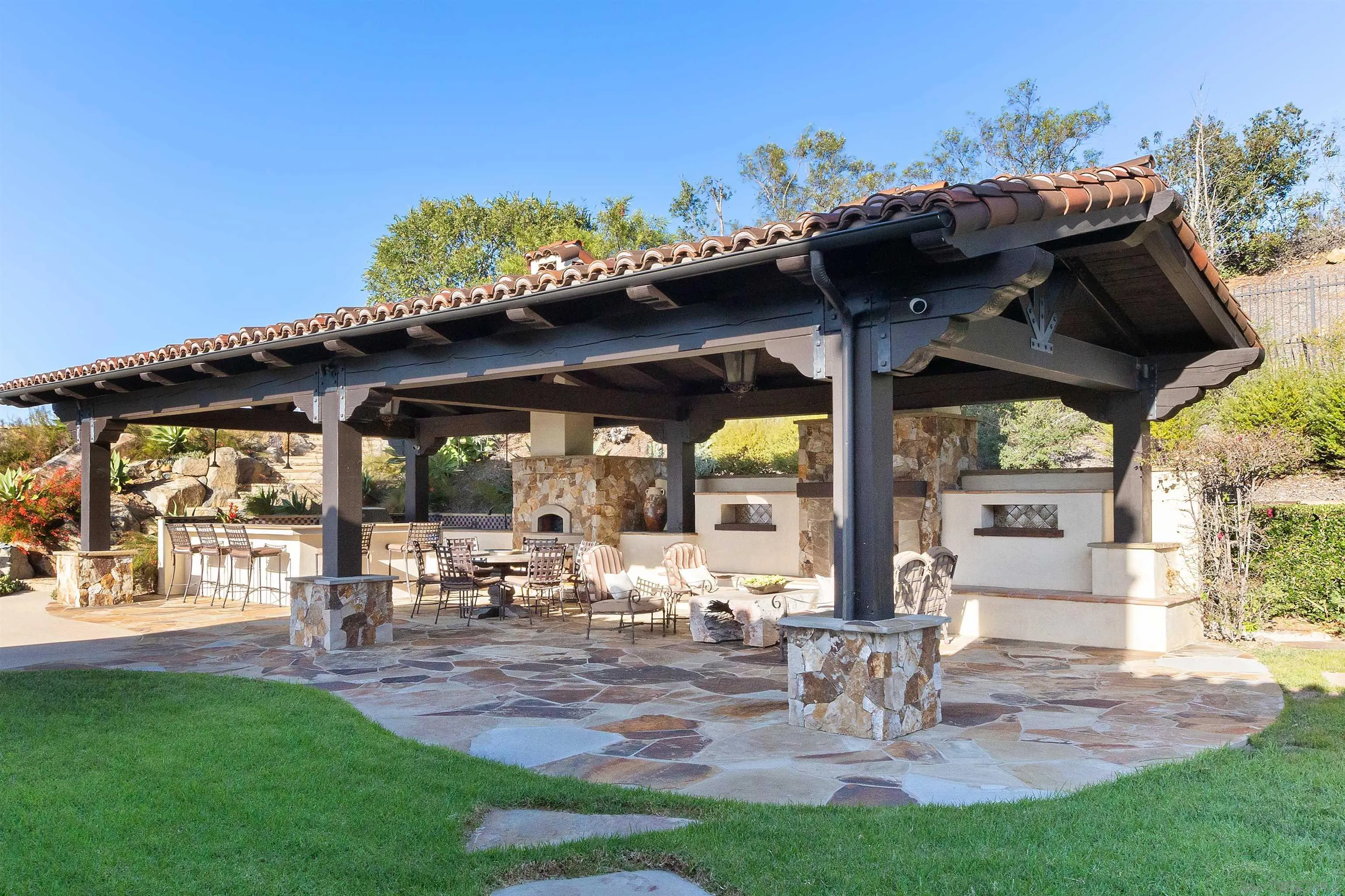 https://cdn.realtyfeed.com/cdn/127/260023587/88800cc9c68fa44b64d35080bd4bd218.webp