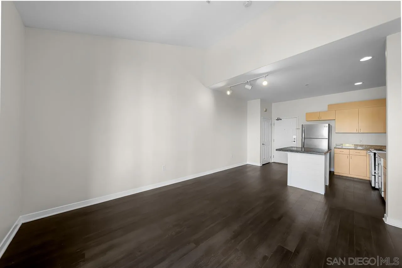 https://cdn.realtyfeed.com/cdn/127/260023590/8cc70f74b3be8458dfdb5fd2a10d2d04.webp