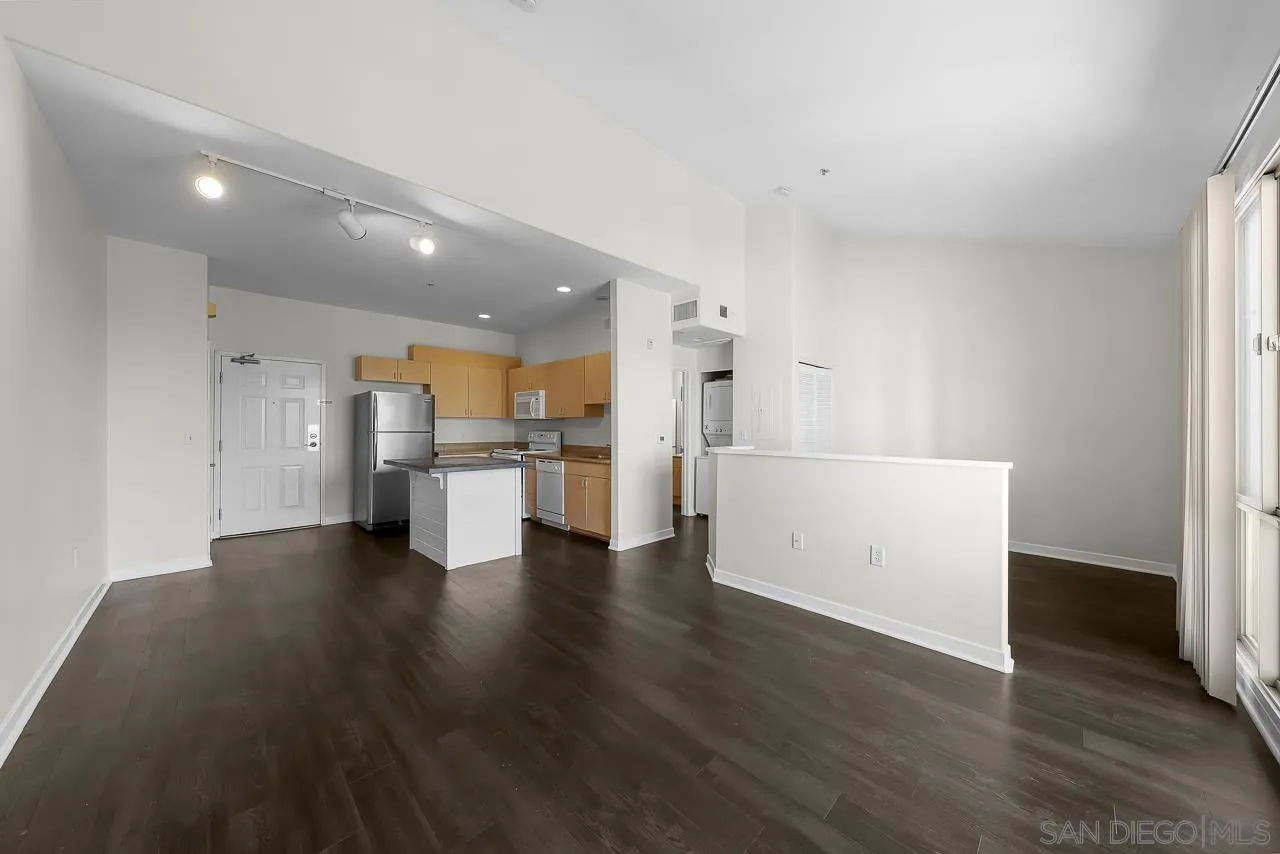 https://cdn.realtyfeed.com/cdn/127/260023590/b8864d213e4d7399333df33e741e881f.webp
