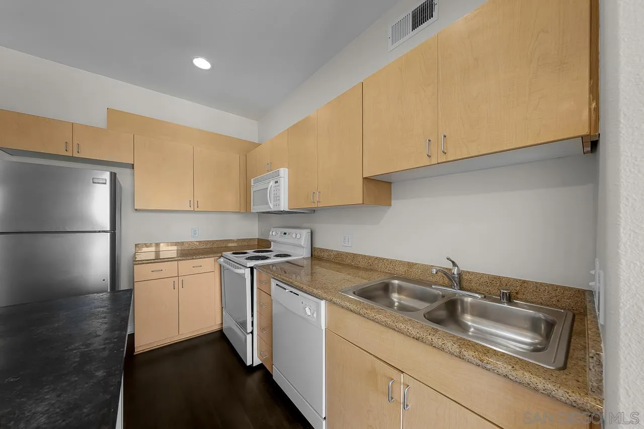 https://cdn.realtyfeed.com/cdn/127/260023590/bd21acd6baa8545e345fbd3583dafa4a.webp