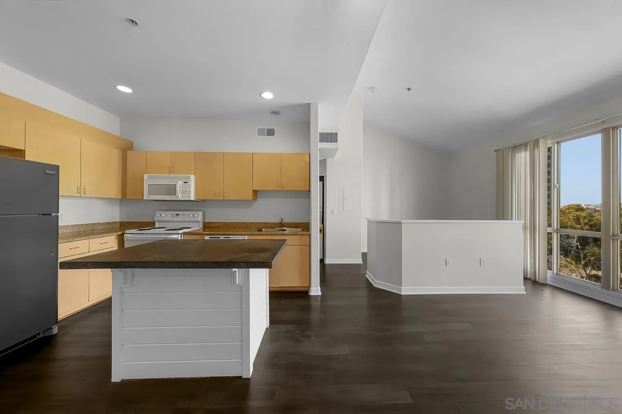 https://cdn.realtyfeed.com/cdn/127/260023590/c4b9aff52206c69397bb62c757a3bfb3.webp