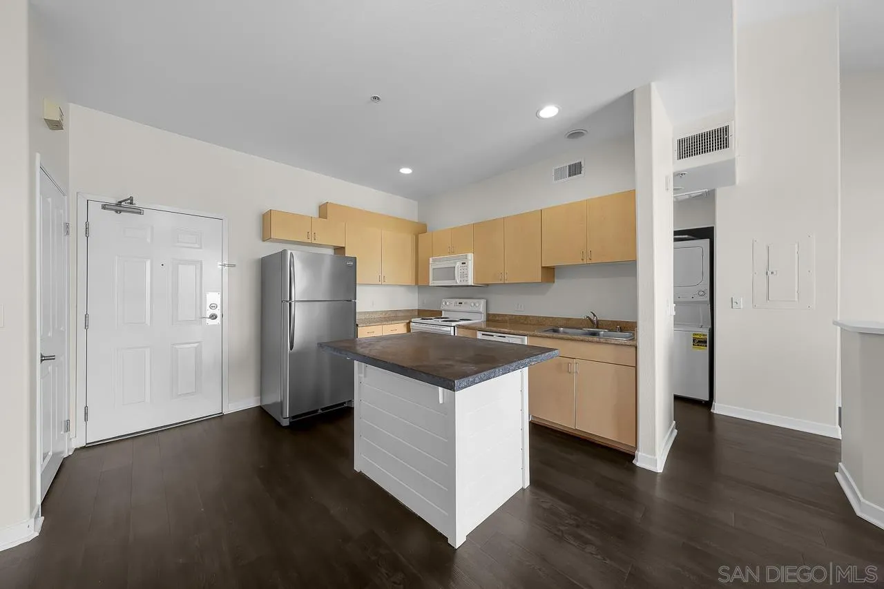 https://cdn.realtyfeed.com/cdn/127/260023590/f731274899fd92d5ee5bcb897371ad21.webp
