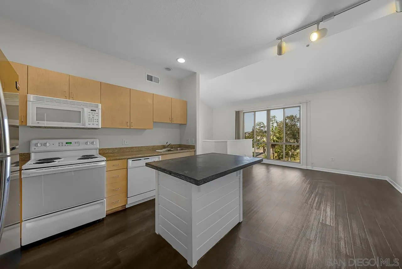 https://cdn.realtyfeed.com/cdn/127/260023590/fd172237fd96c1dac244eacf993e3d7e.webp