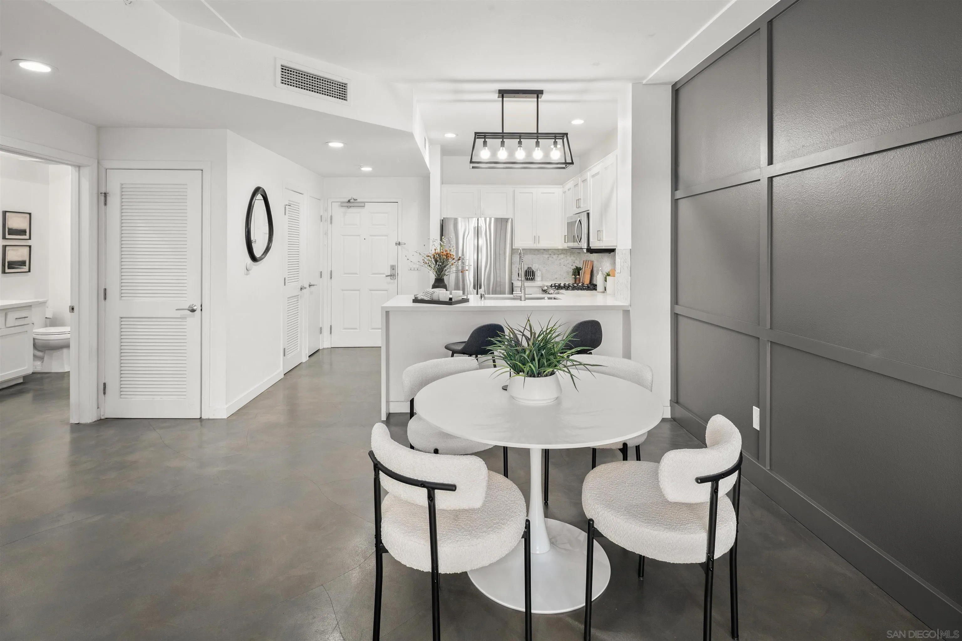 https://cdn.realtyfeed.com/cdn/127/260023595/2db187d8286d8e0db83ef0026c54fbe2.webp