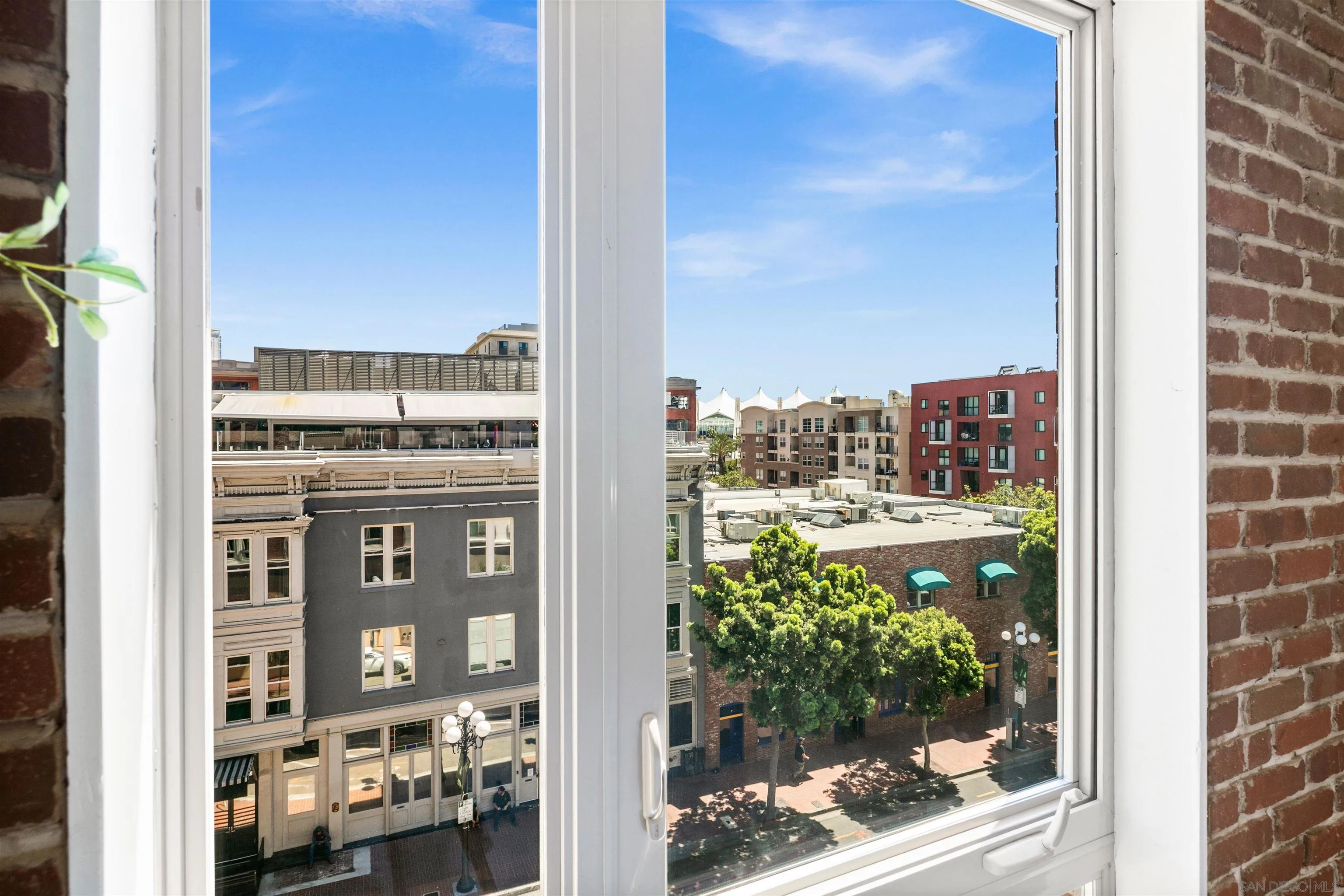 https://cdn.realtyfeed.com/cdn/127/260023595/532466e7b3620a1e2c60f3129bb4289e.webp