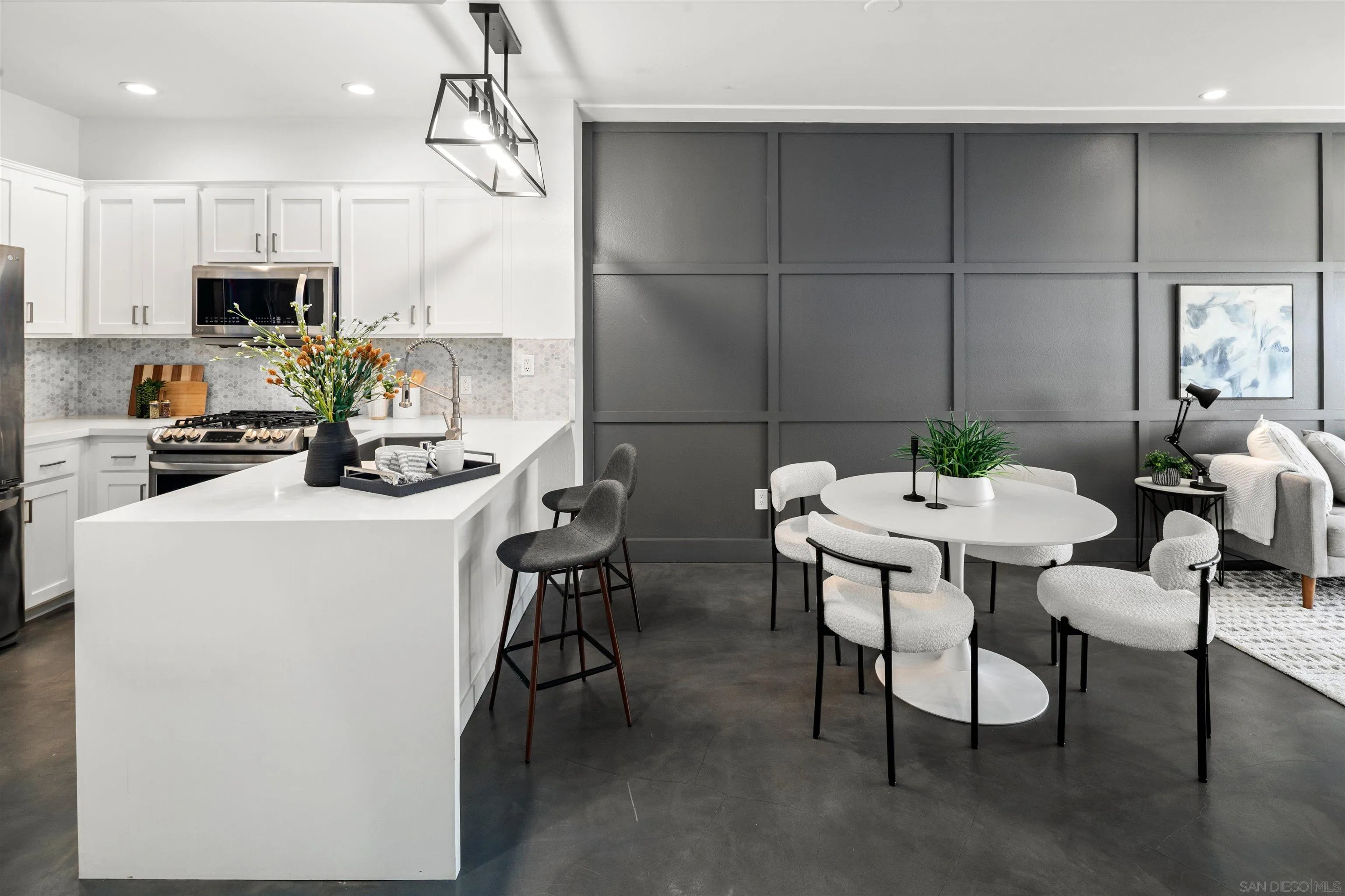 https://cdn.realtyfeed.com/cdn/127/260023595/6276f141b1575dd365f4b08a6de63447.webp
