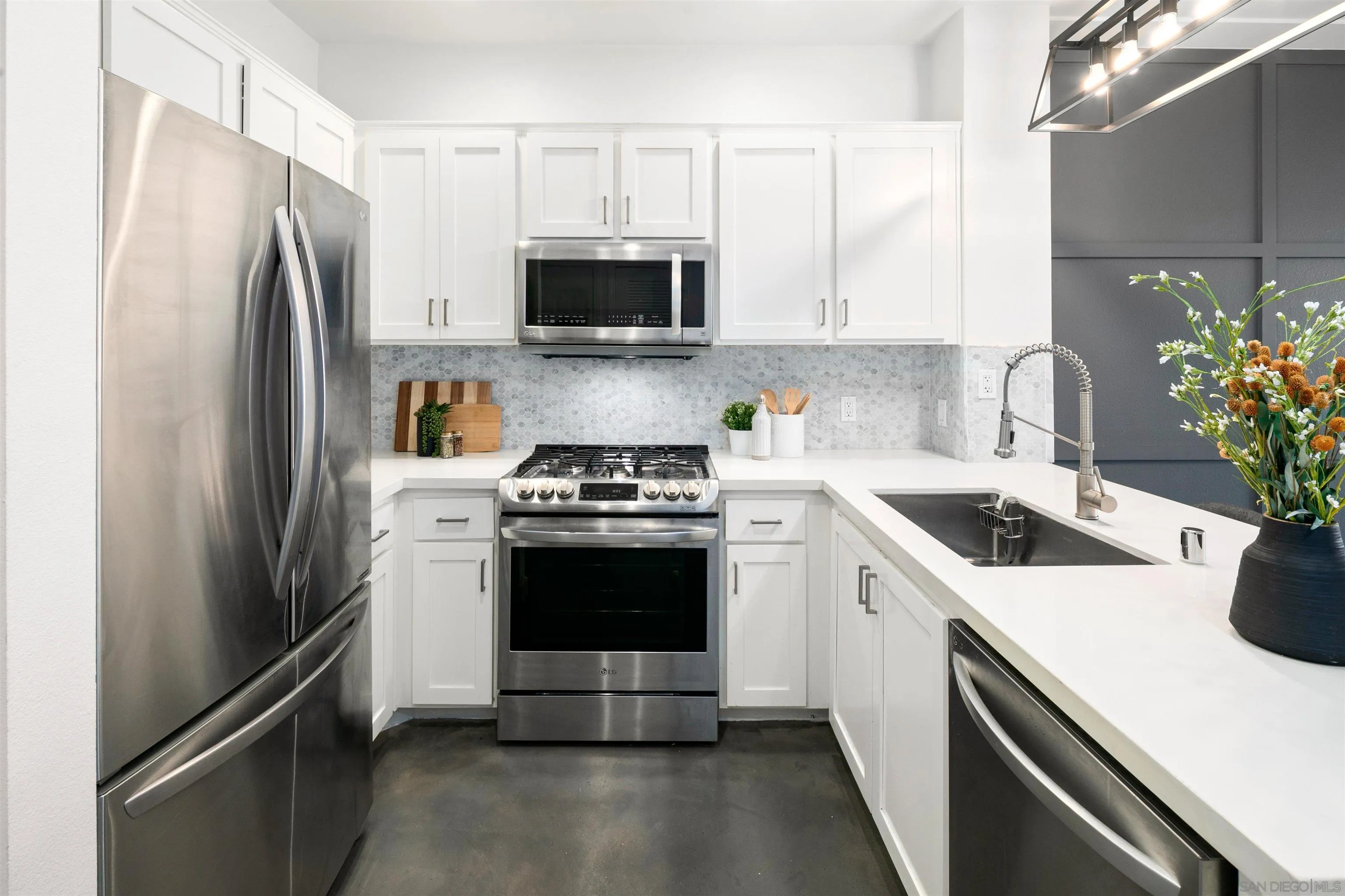 https://cdn.realtyfeed.com/cdn/127/260023595/653437a9df1fec419f1c9fff7294357e.webp