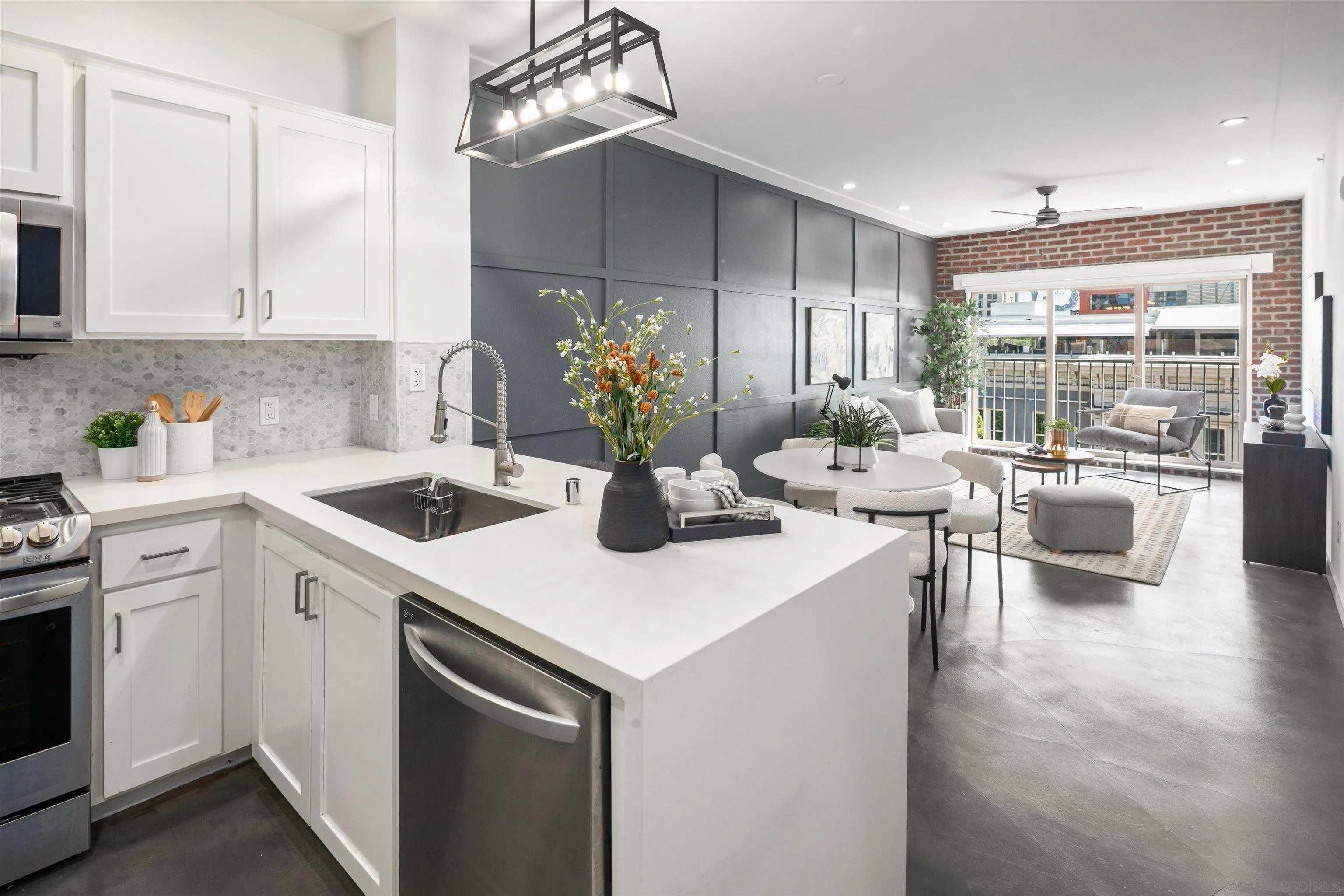 https://cdn.realtyfeed.com/cdn/127/260023595/7ce951a5a5703eac31f3ff1166303519.webp