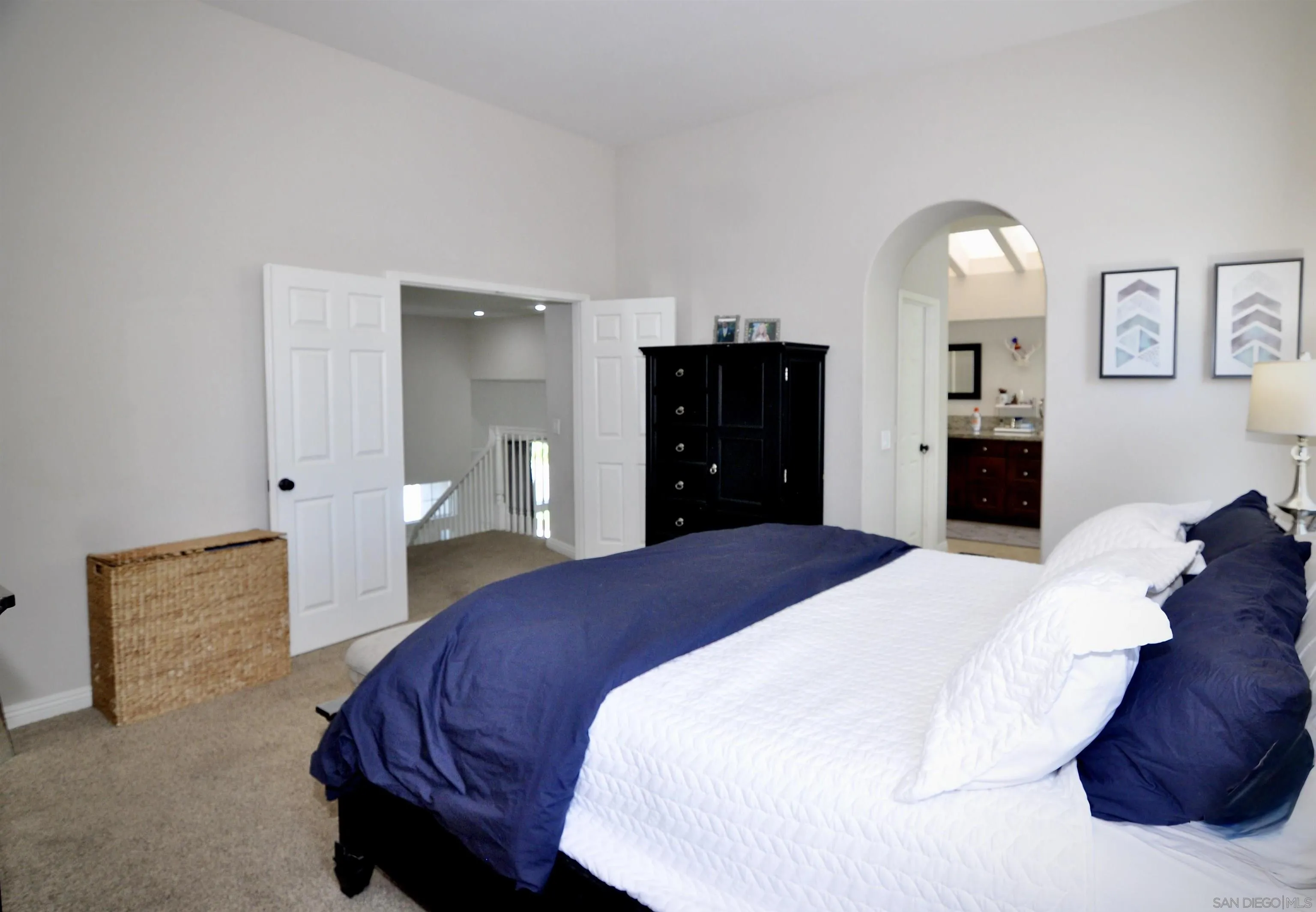 https://cdn.realtyfeed.com/cdn/127/260023597/255d2452e019261810d7beca9908ff28.webp