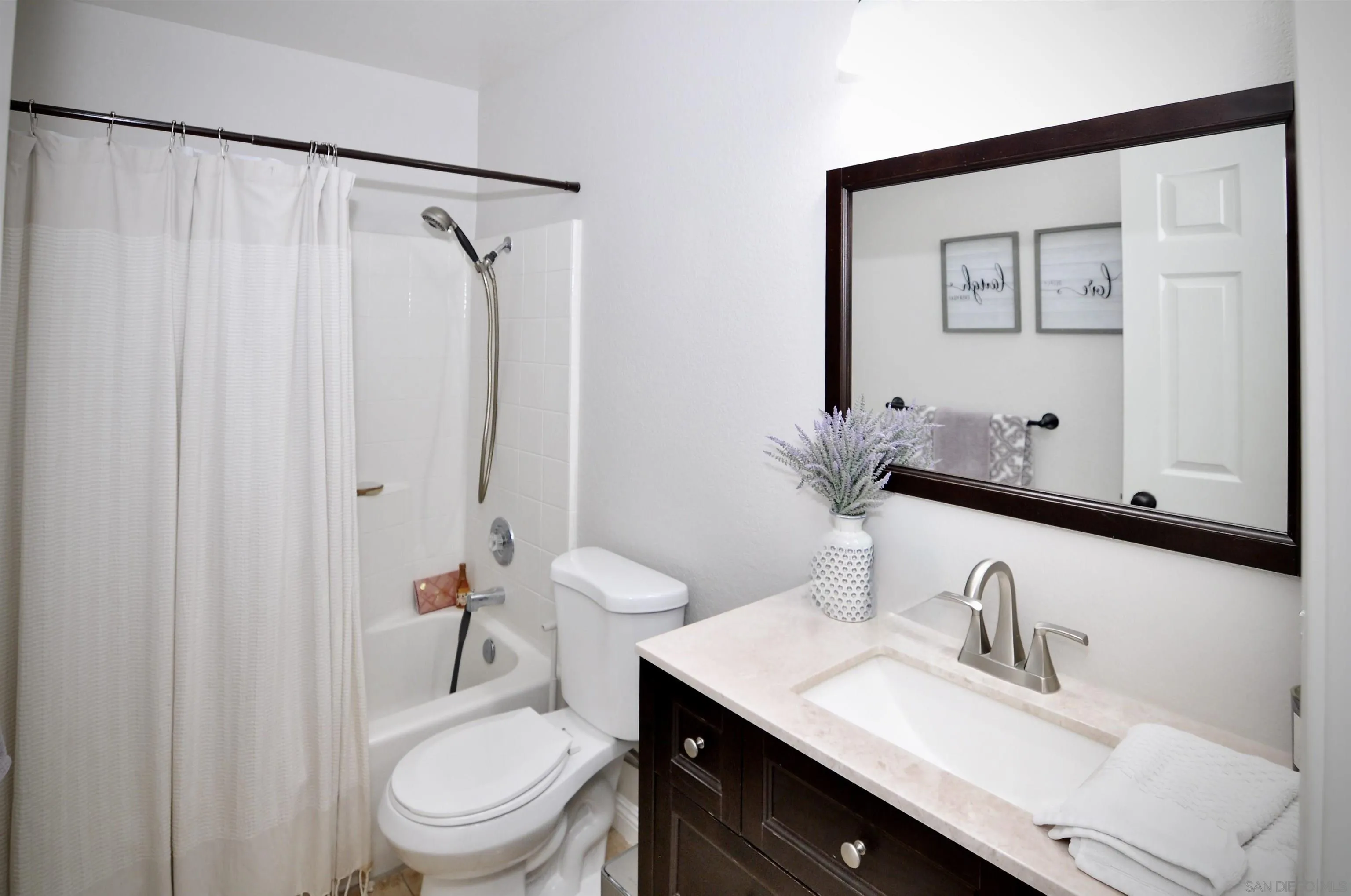 https://cdn.realtyfeed.com/cdn/127/260023597/6da6d8f0b179c5af01a28f3d8a1a2d32.webp